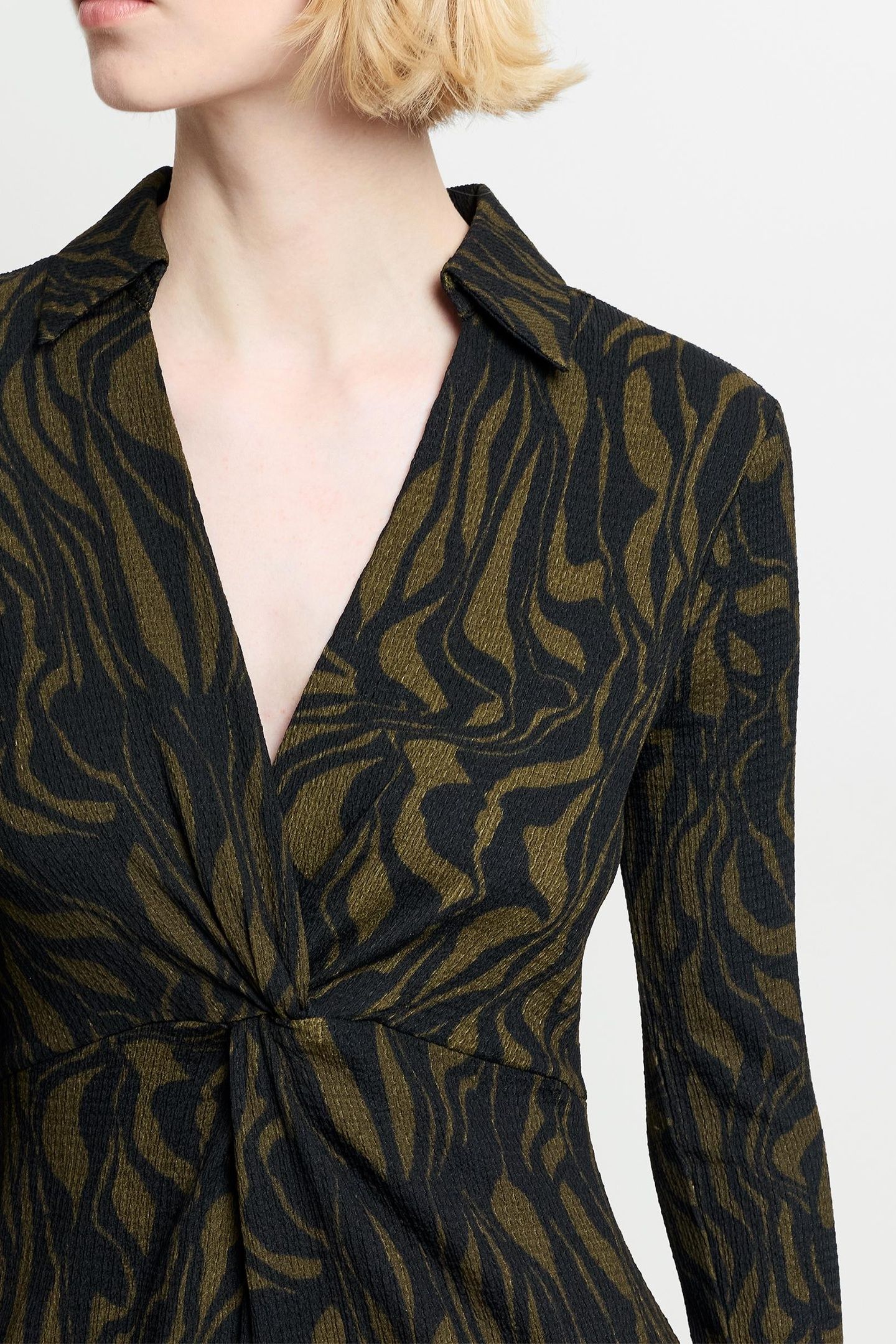 ZARIA TEXTURED DRESS BLACKOUT/KHAKI 4