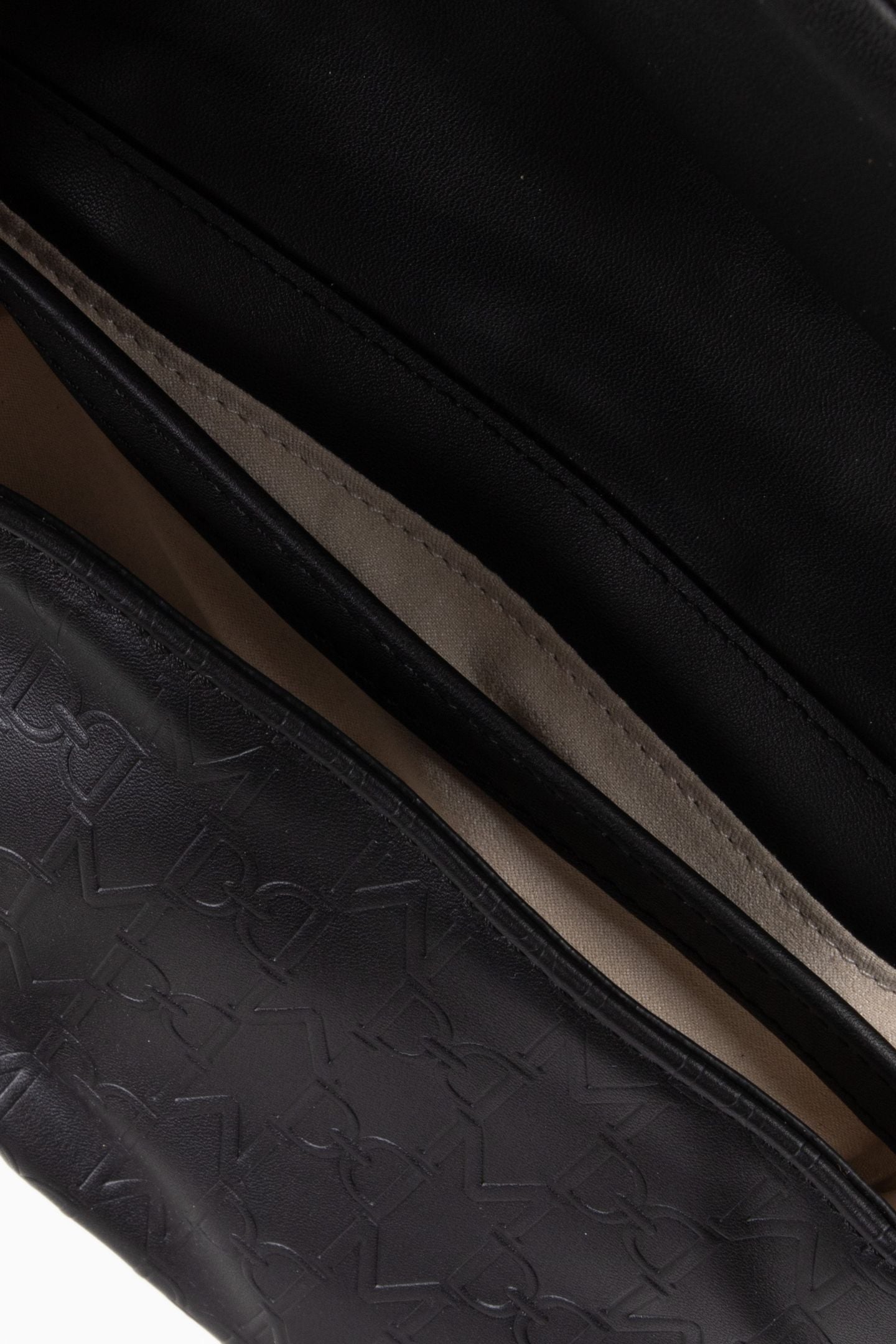 EMBOSSED LOGO JET BLACK A996 4