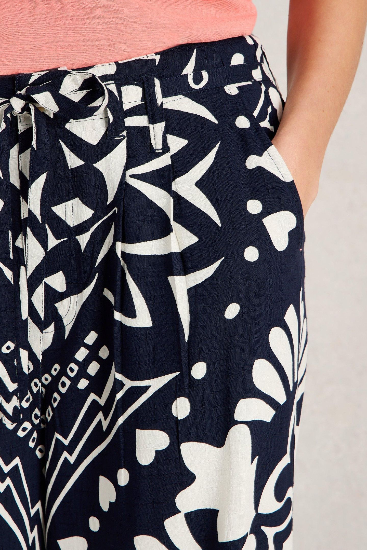 FARAH WIDE LEG TROUSER NAVY MULTI 6