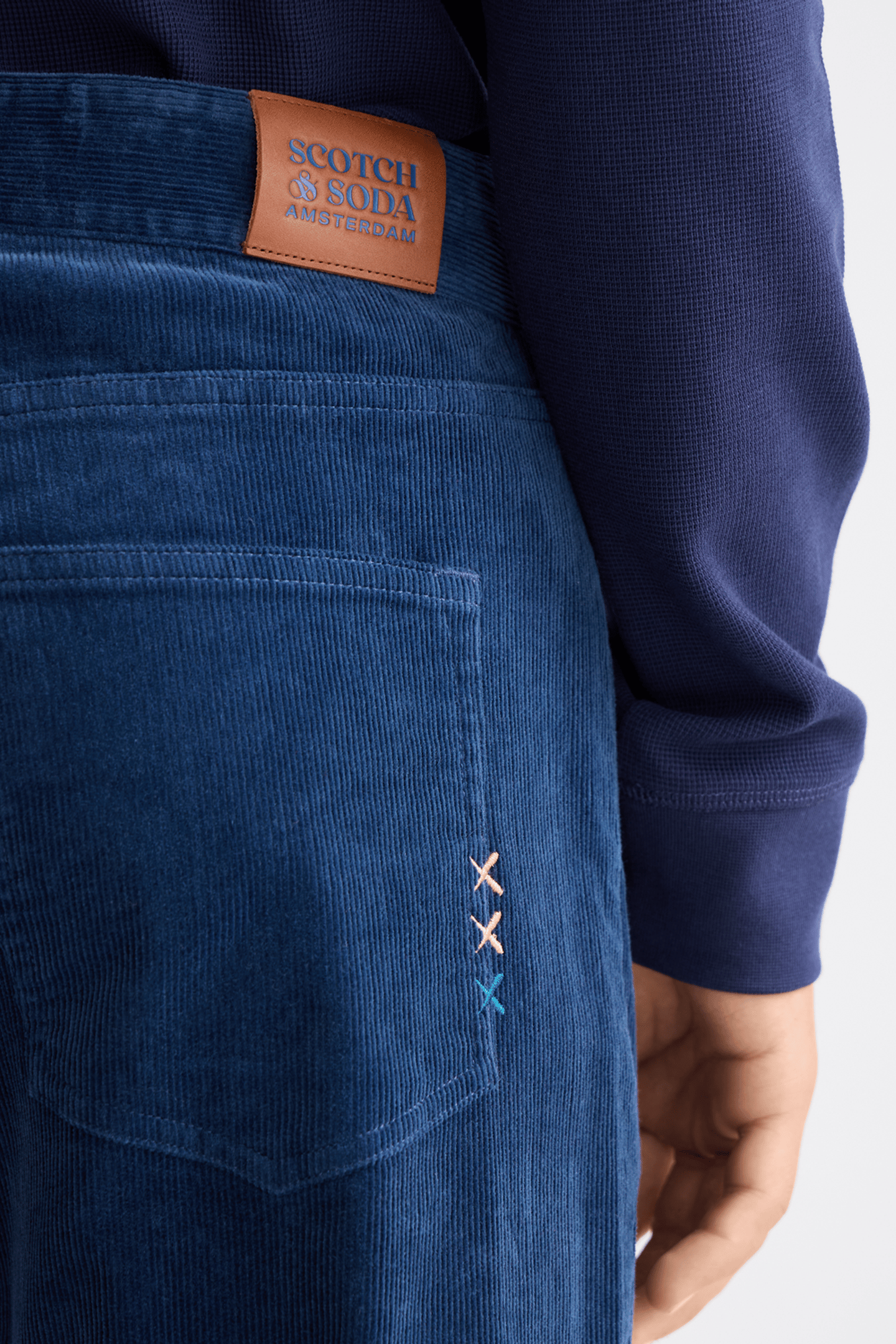 THE ZEE STRAIGHT JEANS IN COLOURED CORDUROY INSIGNIA BLUE 7