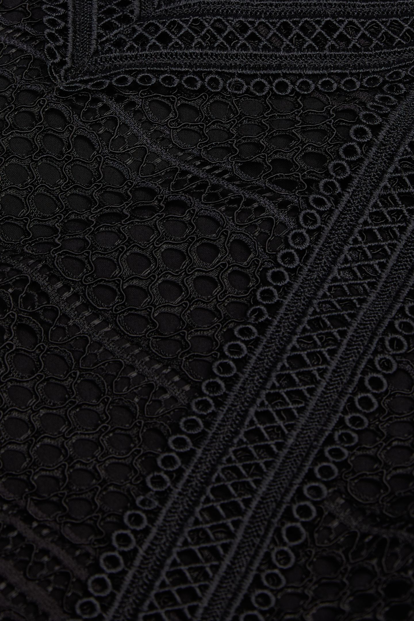LONG-SLEEVED GRAPHIC LACE TOP BLACK 6
