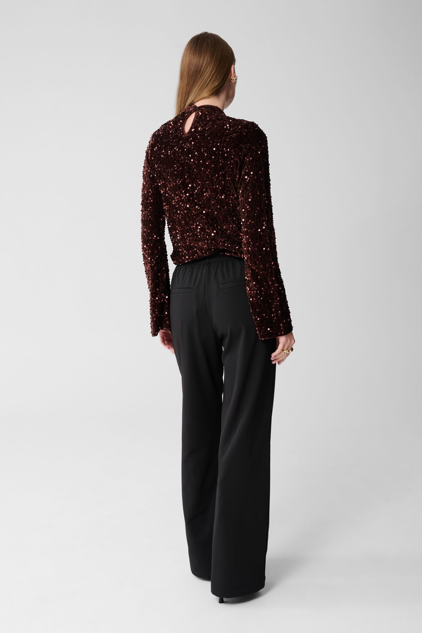 LA-SBCLEO FLARE SLEEVE TOP BROWN 2