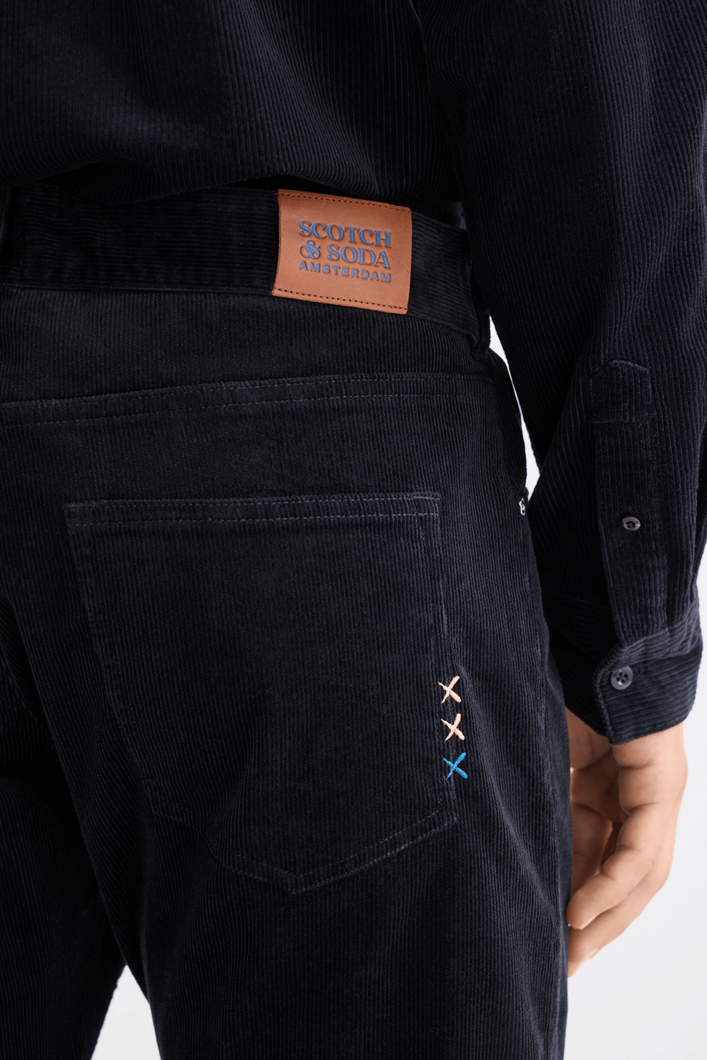 THE ZEE STRAIGHT JEANS IN COLOURED CORDUROY ANTRACITE 6