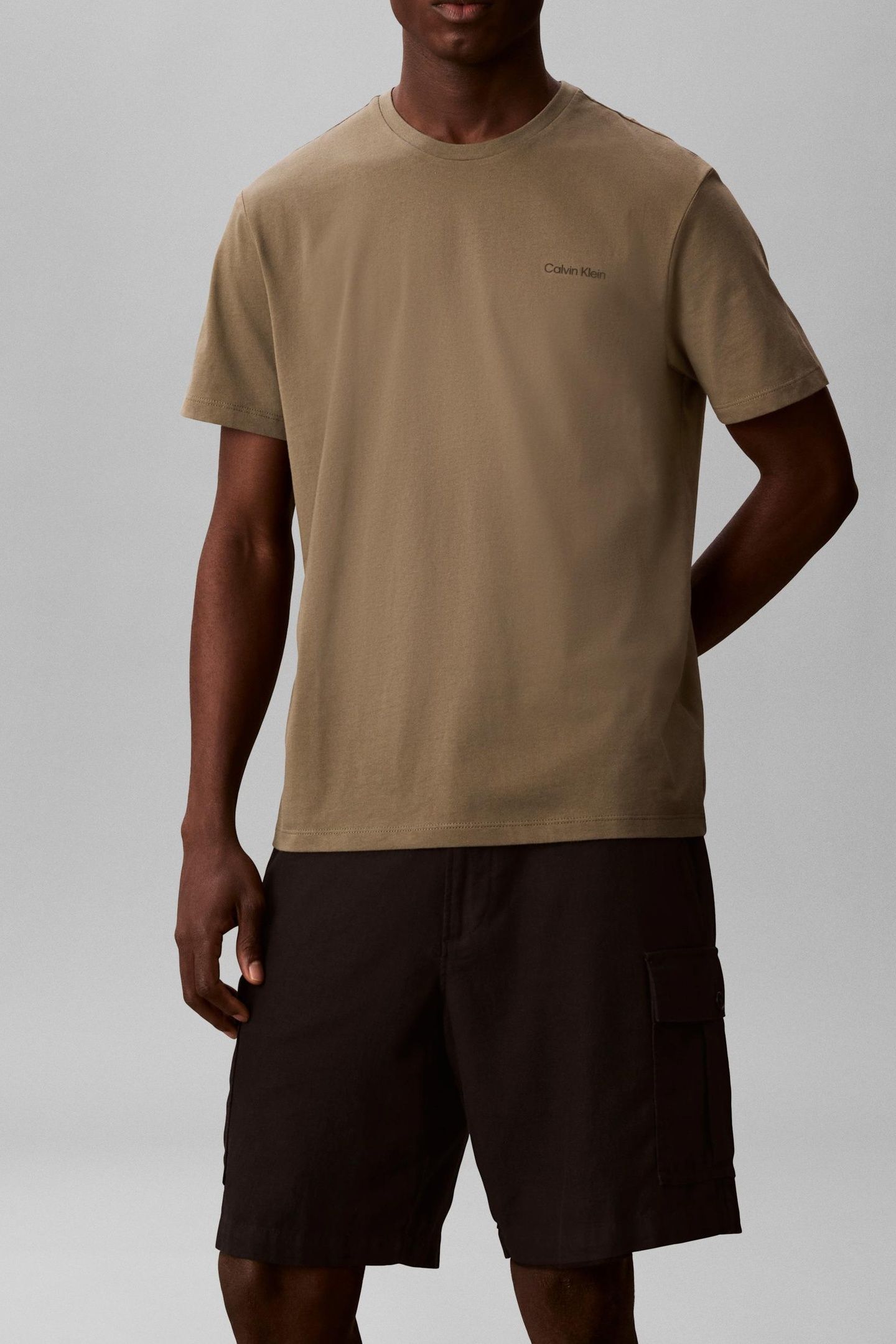 SS MICRO LOGO CREWNECK DUSTY OLIVE 1