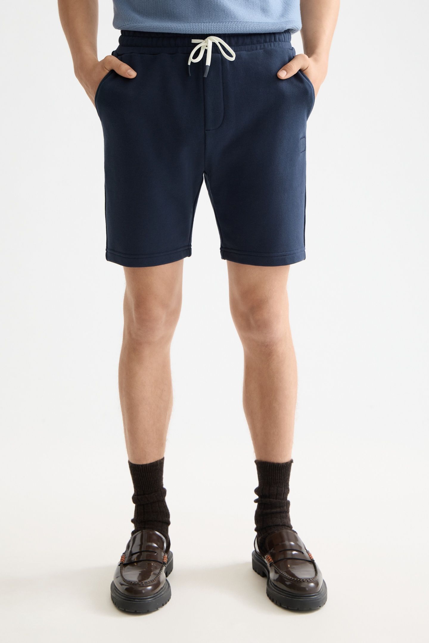 LOGO BADGE SWEATSHORTS SKY CAPTAIN 2