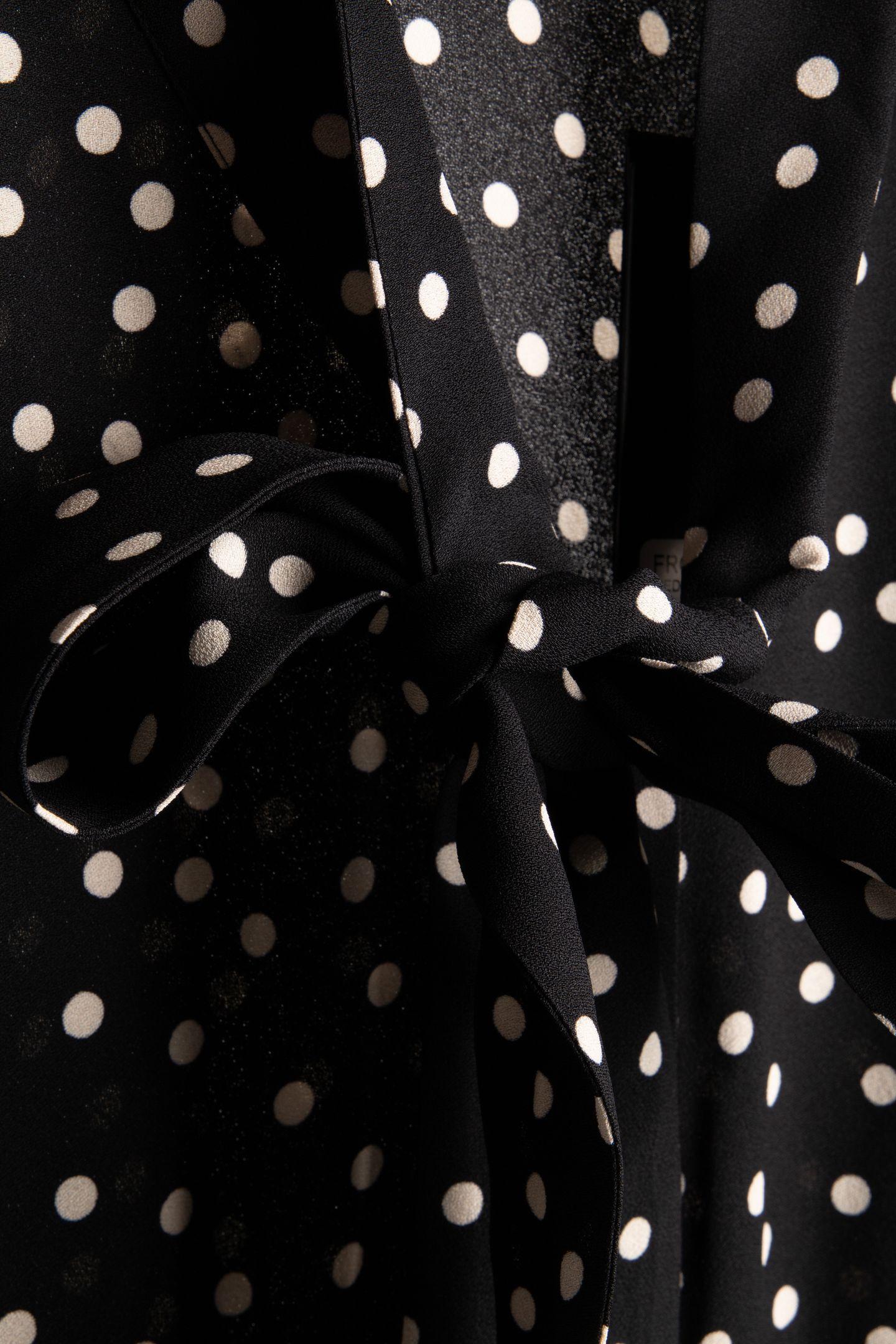 SHORT-SLEEVED POLKA DOT DRESS WITH A TIE BLACK WHITE 4