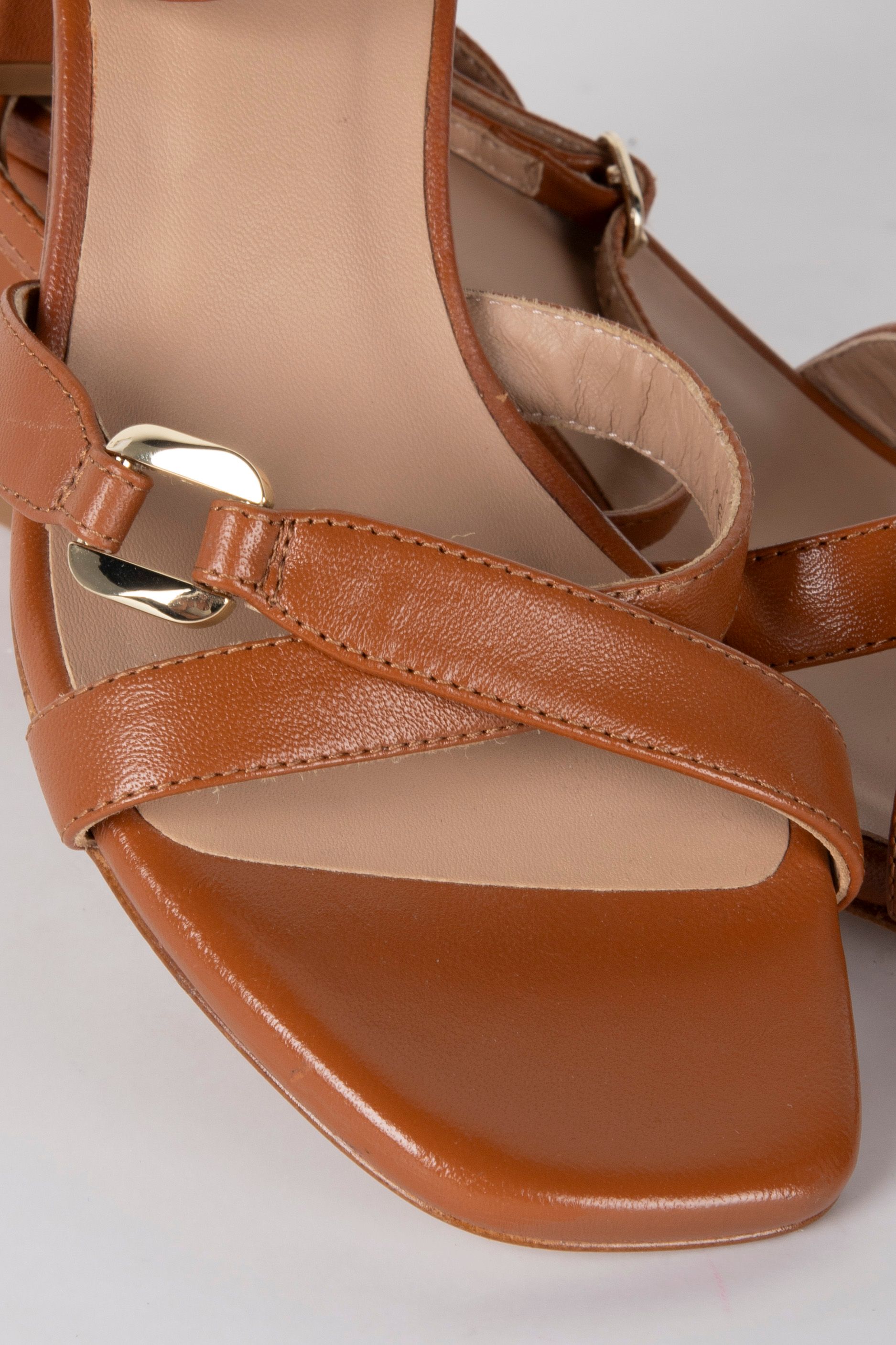 ENA OLOID BLOCK HEEL TAN 4