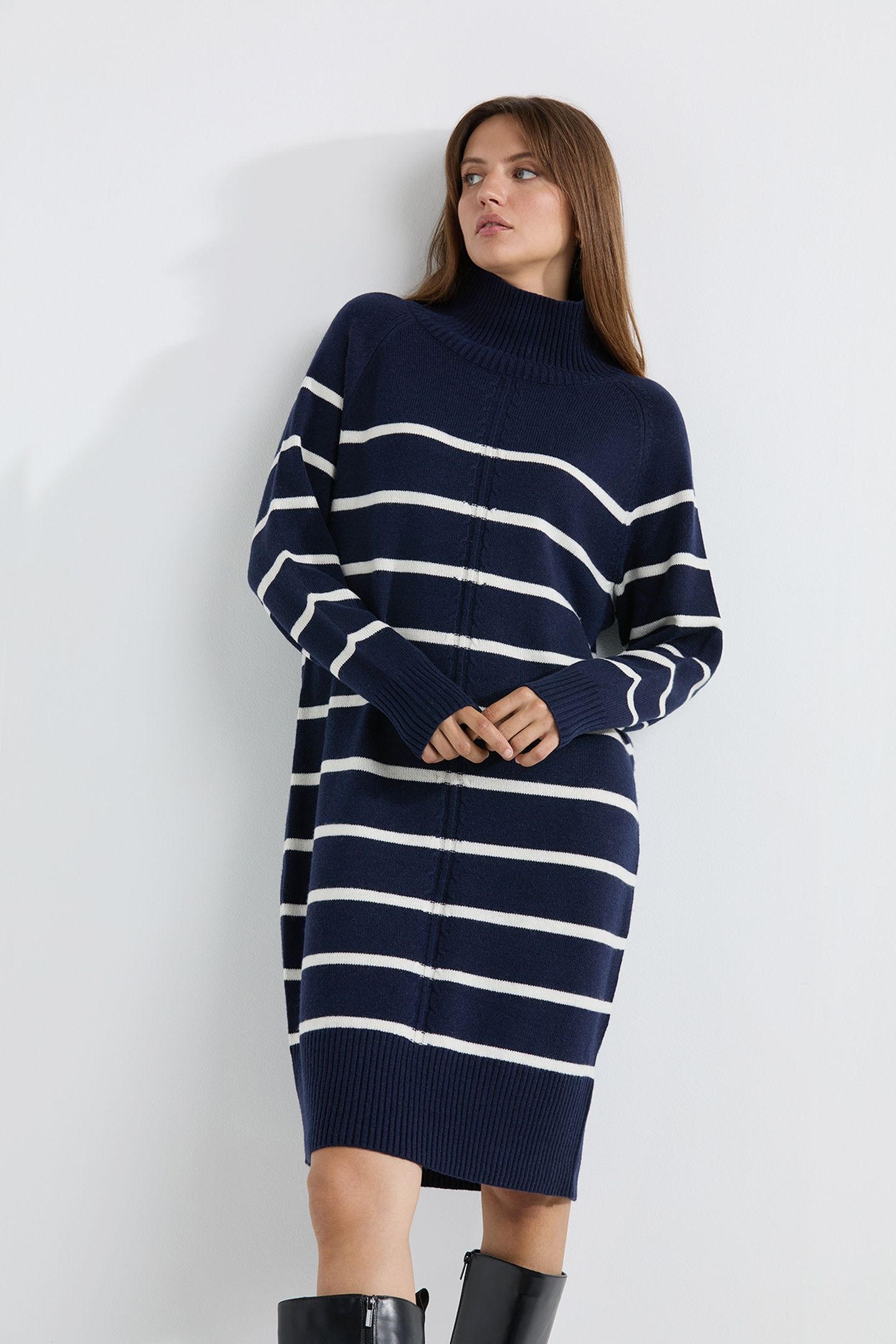 ANIKA DRESS NAVY 4
