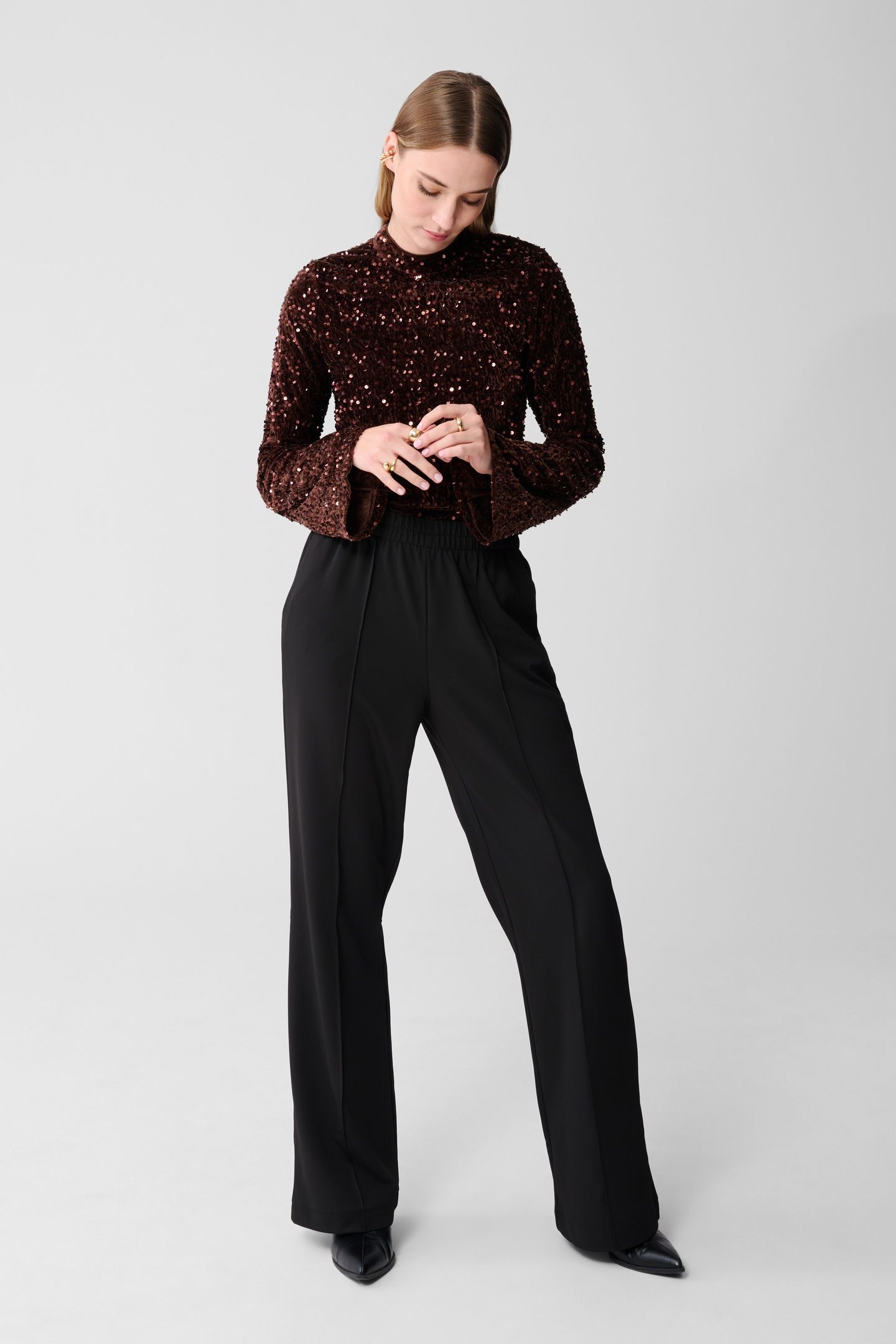 LA-SBCLEO FLARE SLEEVE TOP BROWN 1