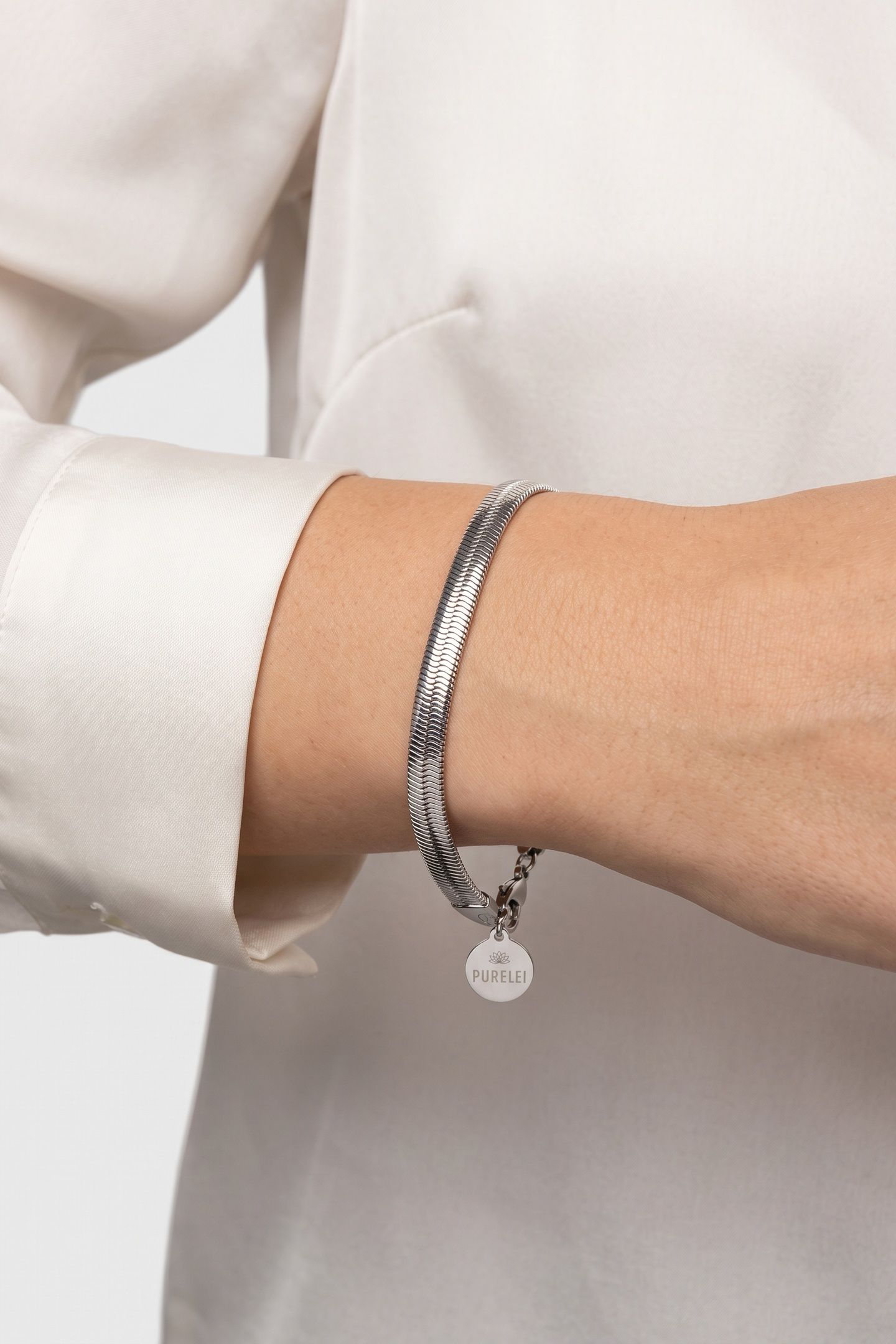 FLOW ARMBAND SILVER 1