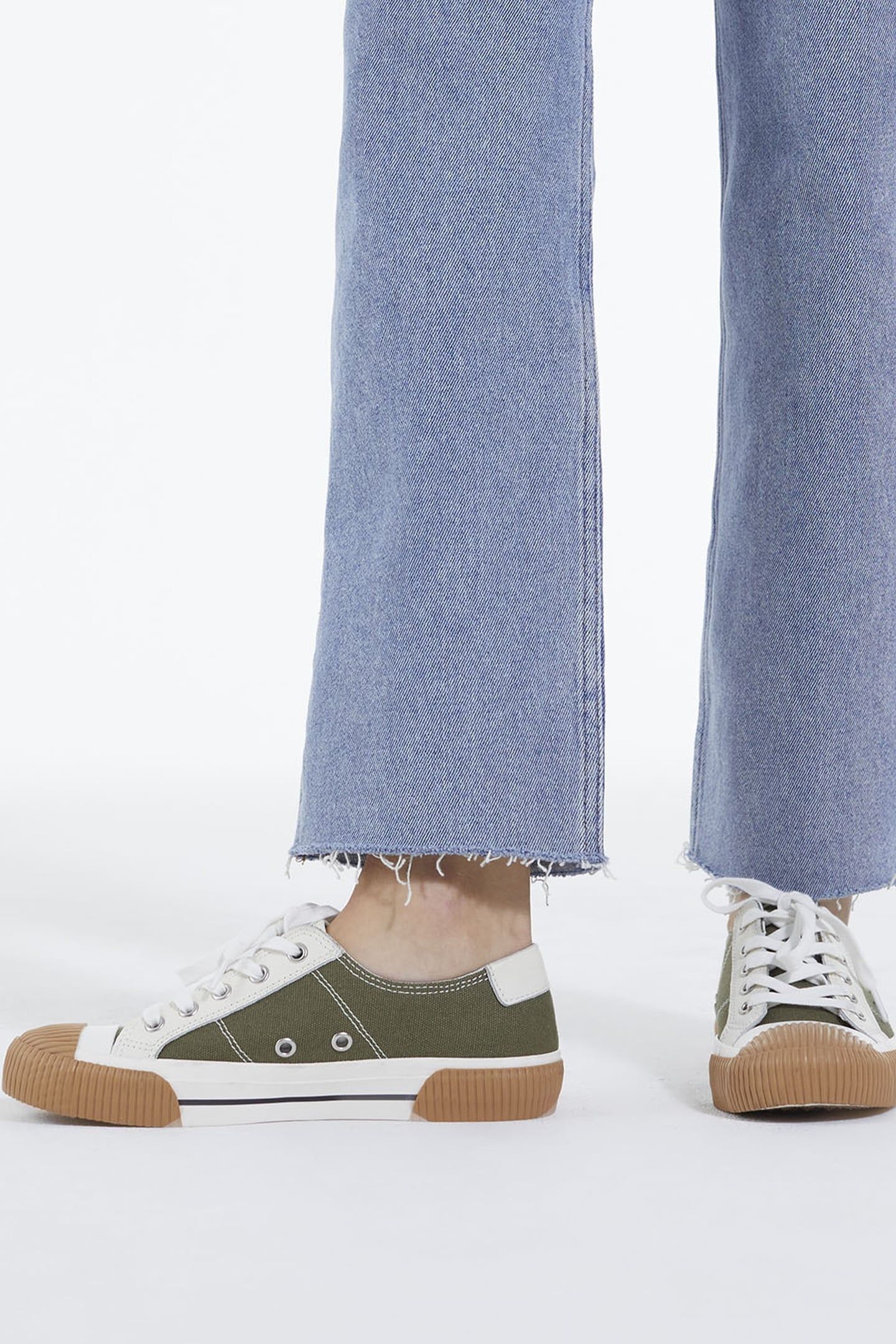 UNISEX LOW-TOP CANVAS SNEAKERS WITH LEATHER INLAYS KAKI 5
