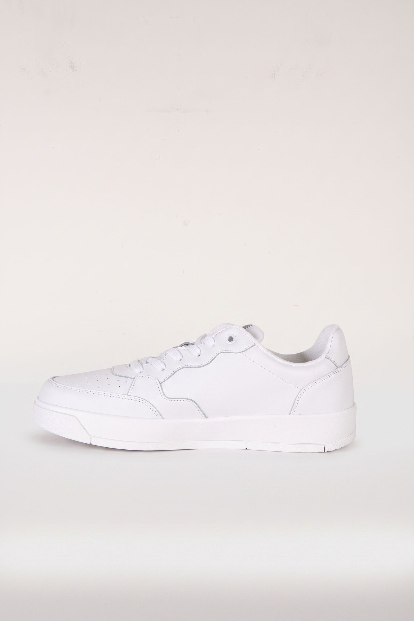 RETRO ESSENTIAL SNEAKERS WHITE 2