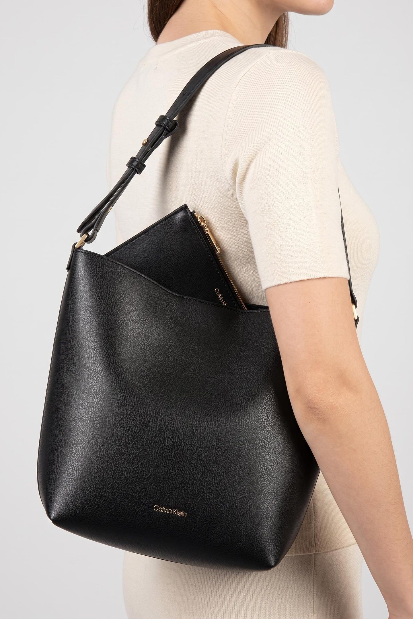 FOIL LOGO MEDIUM BUCKET BAG BLACK/TOASTED COCONUT 1