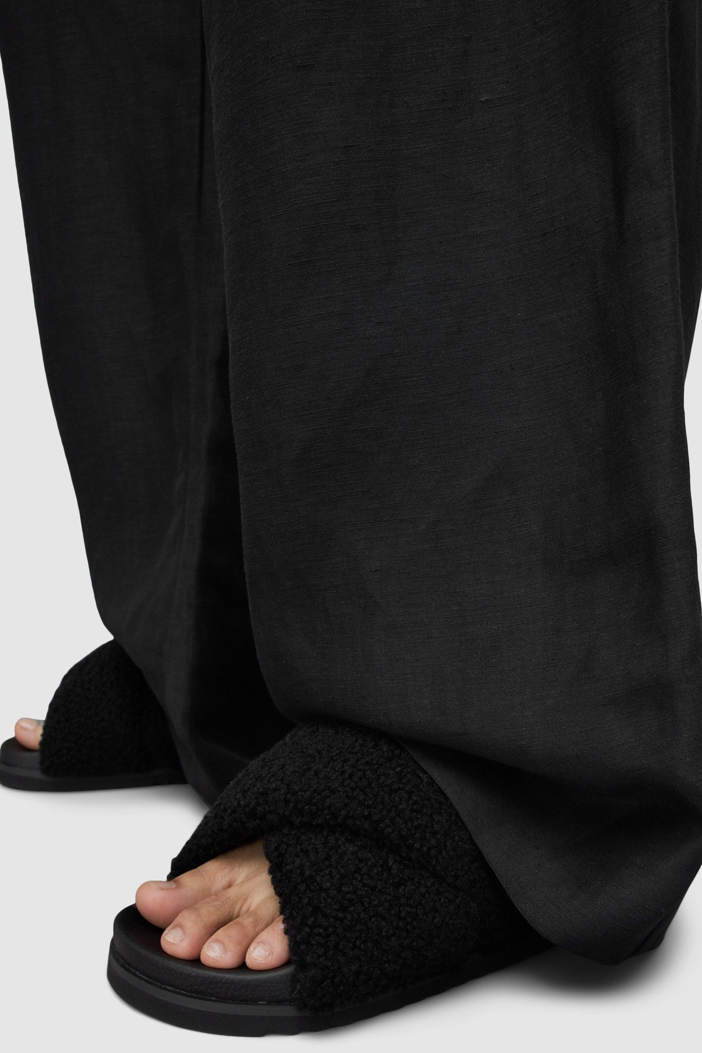 SAKI SHEARLING SANDA BLACK 4