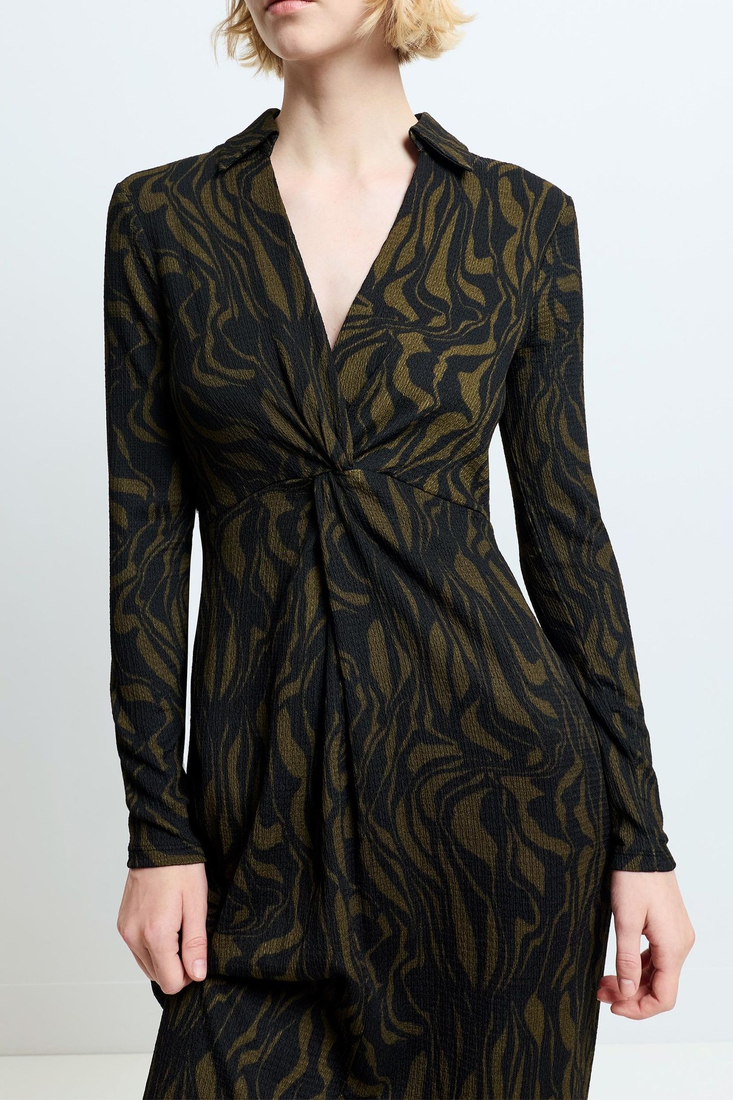 ZARIA TEXTURED DRESS BLACKOUT/KHAKI 2