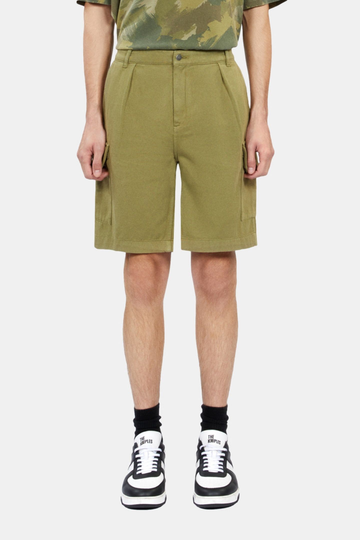 CASUAL CARGO SHORTS WITH PLEATS AND PATCH POCKETS WOOD KAKI 3