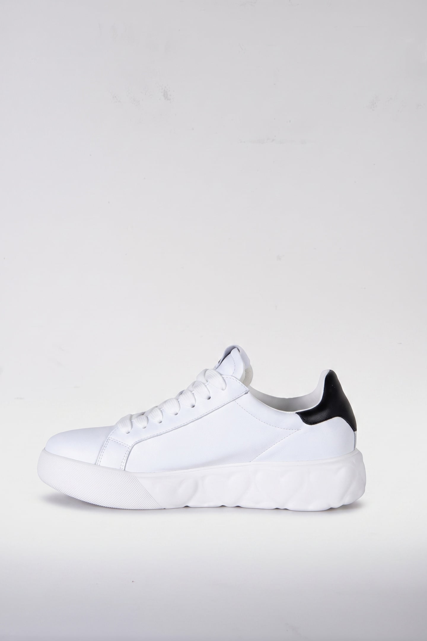 SNEAKERS WHITE 2