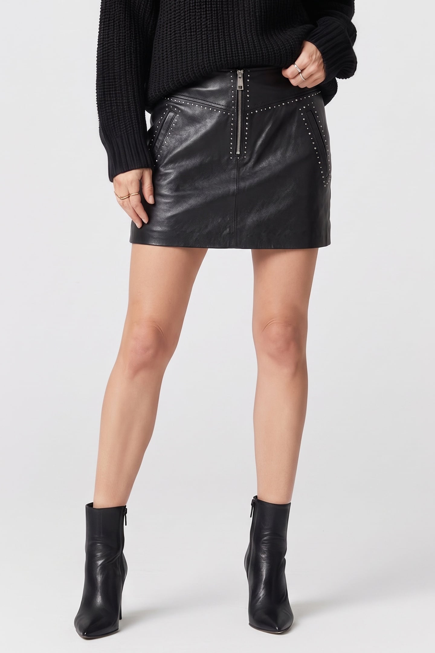 SHORT LEATHER SKIRT WITH STUDDED DETAILS BLACK 1