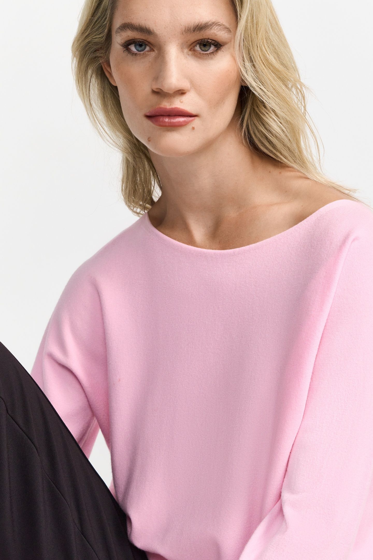 BOAT NECK SEAMLESS STRAWBERRY CREAM 1