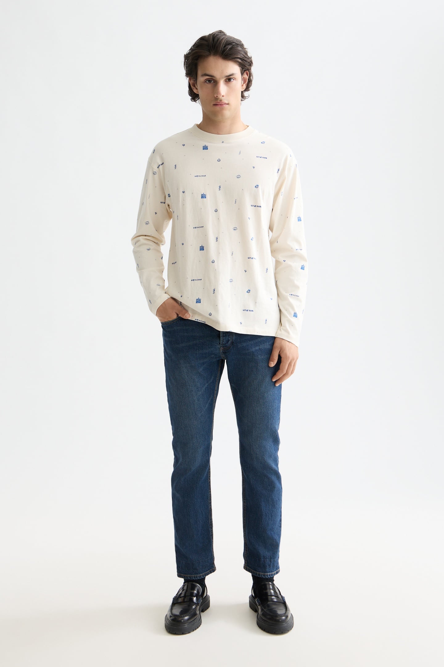 750 YEARS CELEBRATION RELAXED FIT ALLOVER PRINTED TEE LET IT 1