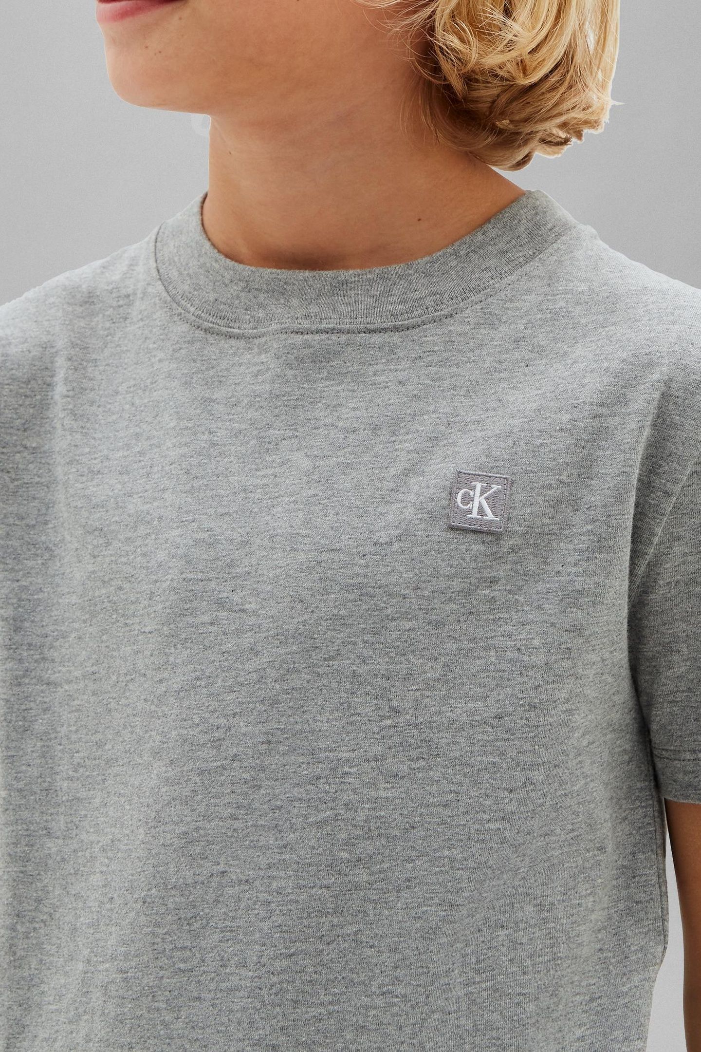 UNISEX MINI BADGE REGULAR T-SHIRT MEDIUM GREY HEATHER 6