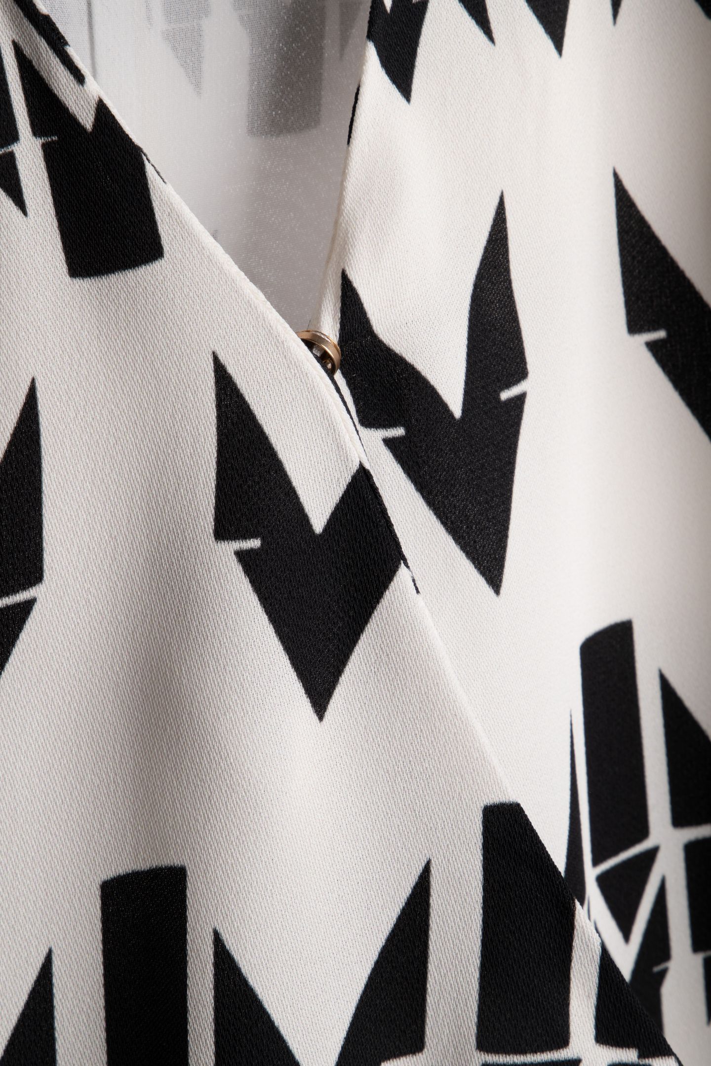 BRITNEY WRAP W/ CHAI GEOMETRIC MONOGRAM B 4