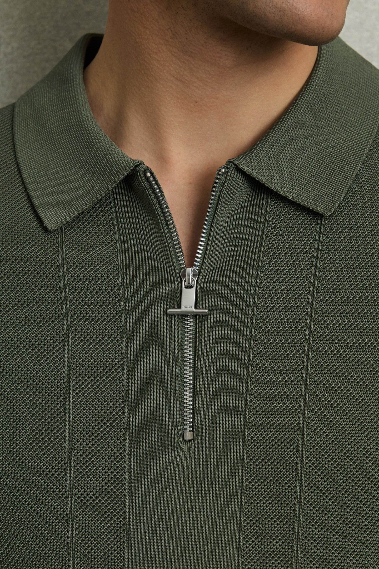 SS HALF ZIP TEXTURED KNITTED POLO HERB GREEN 6