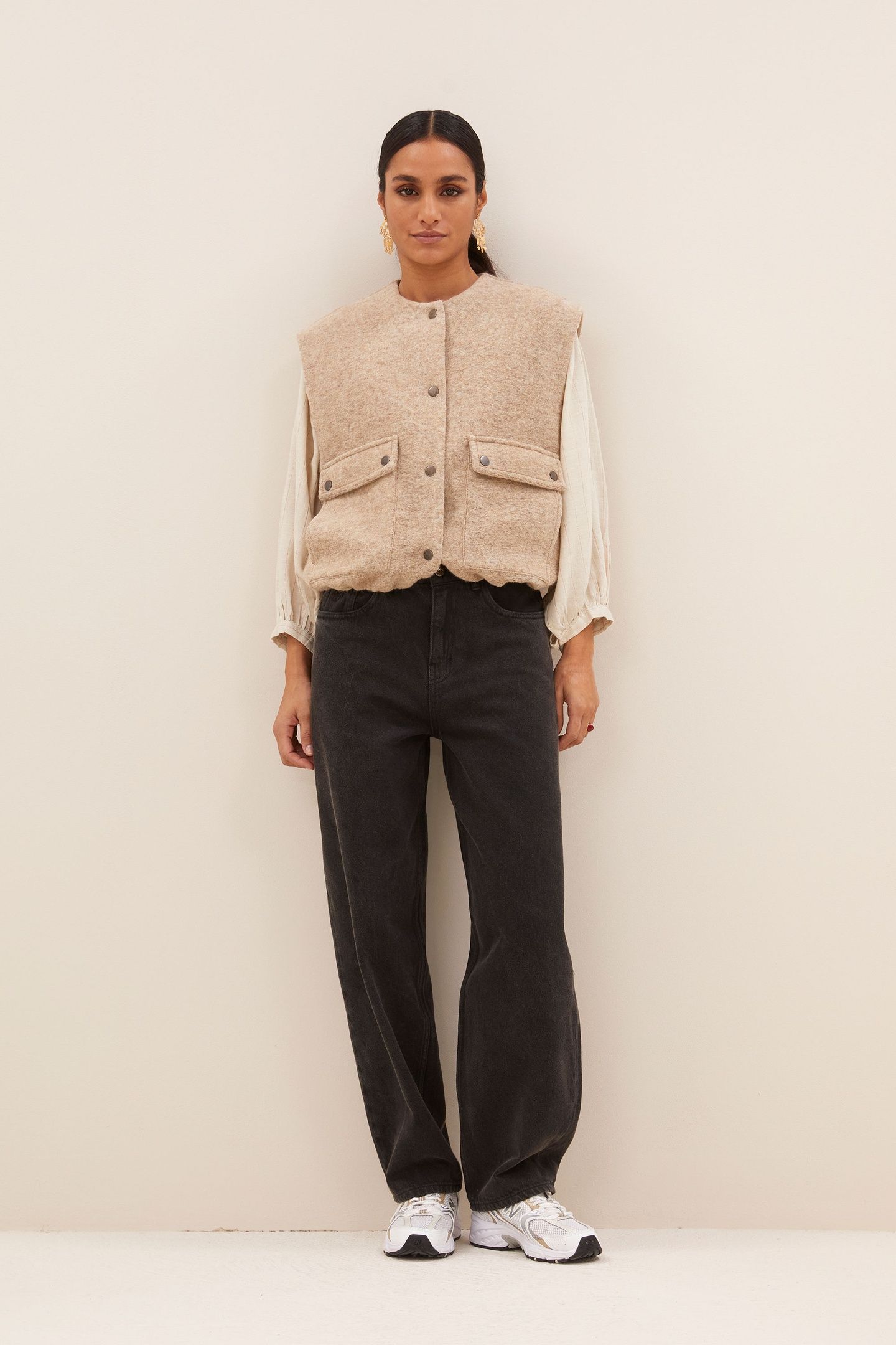 MAGGIE SLEEVELESS JACKET DARK SAND 2