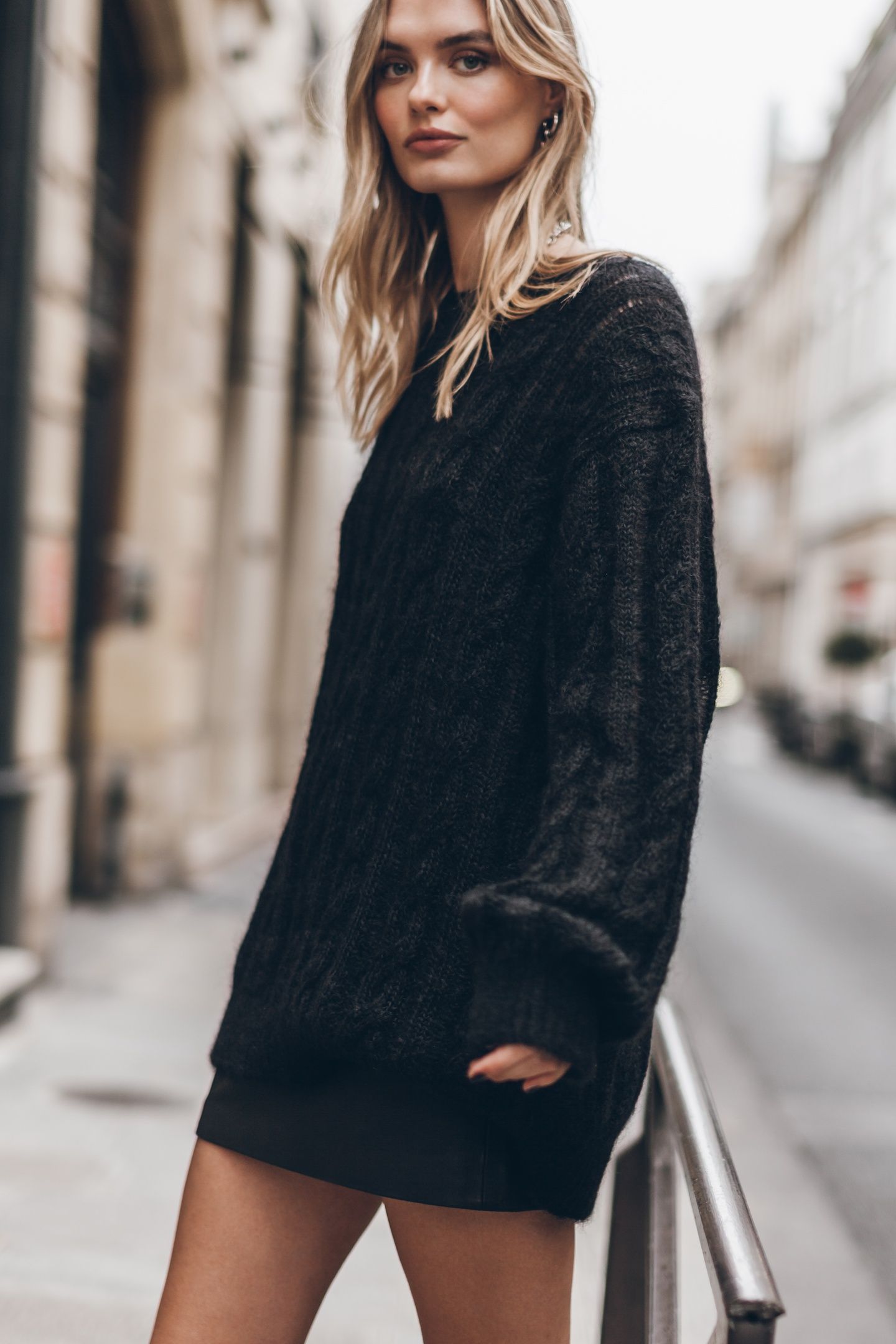 THE BLACK OVERSIZED CABLE KNITTED SWEATER BLACK 2