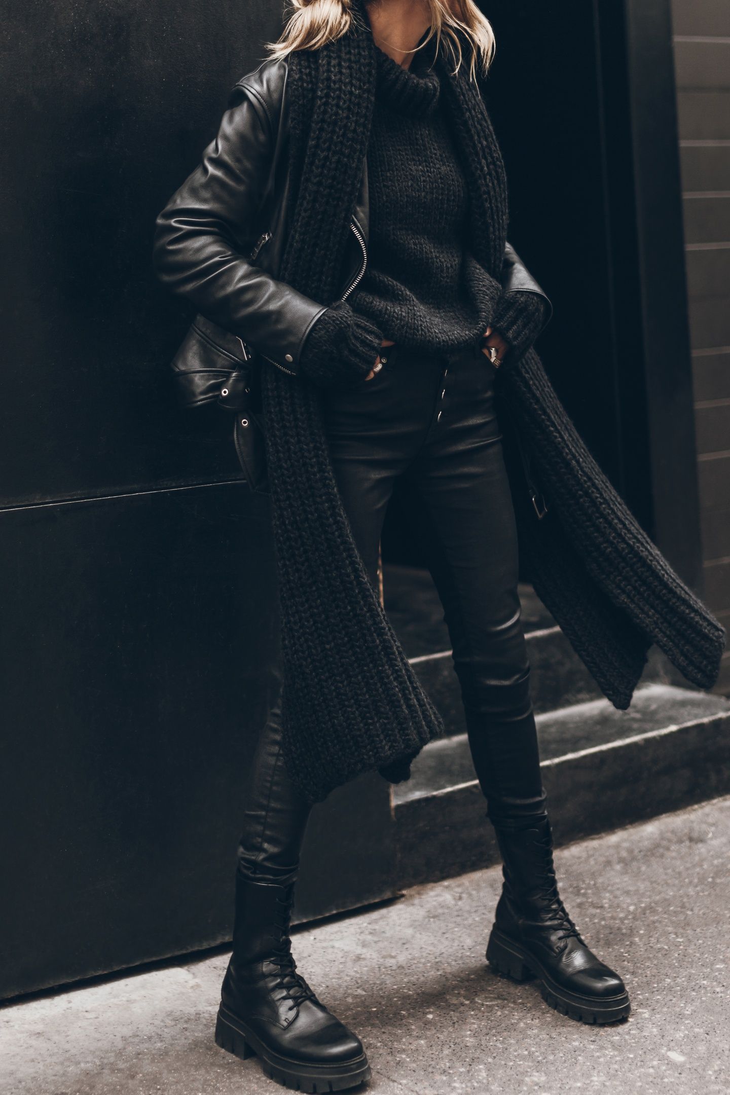 THE BLACK COATED JEANS BLACK 2