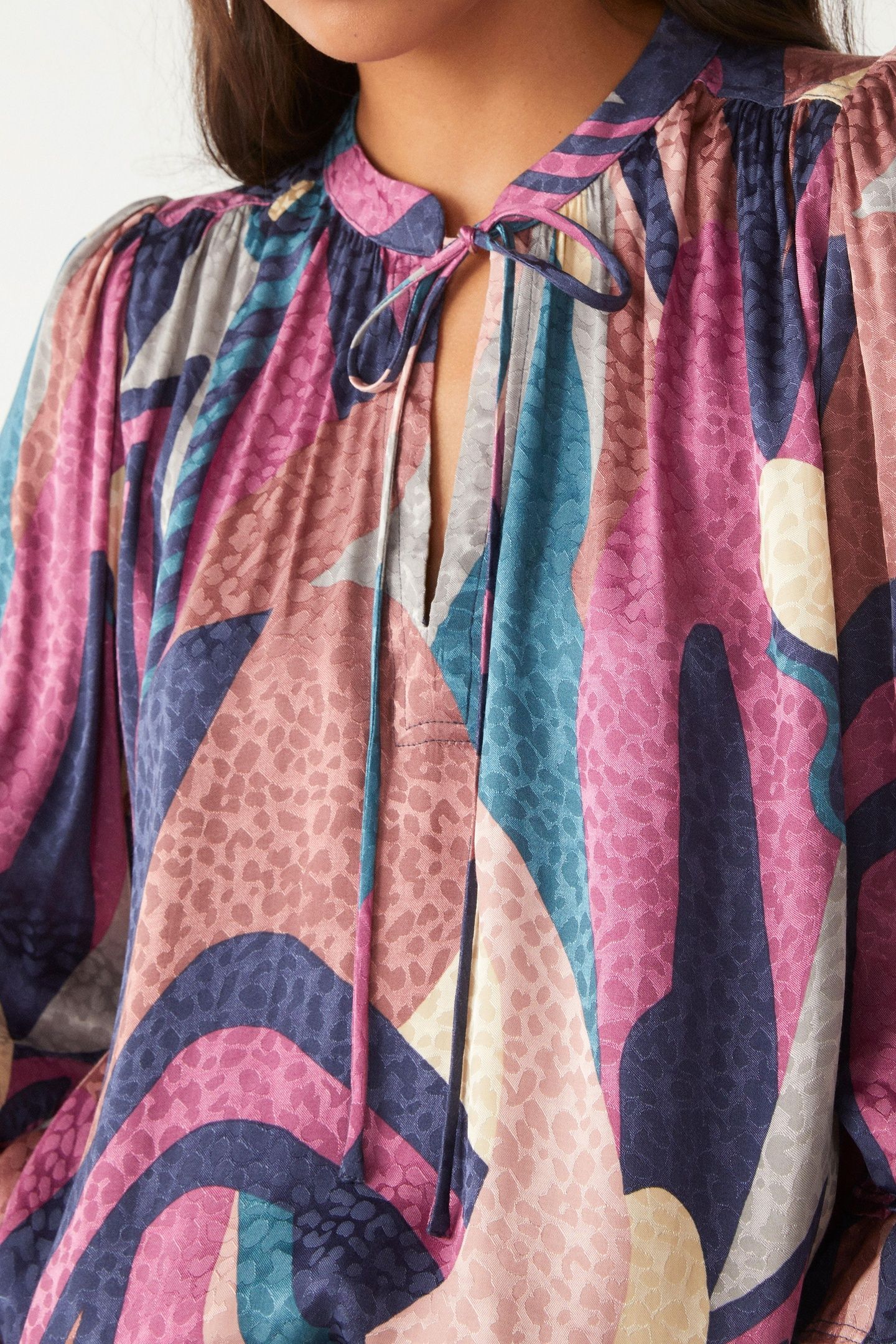 LONG SLEEVES TOP BLUENUIT 4