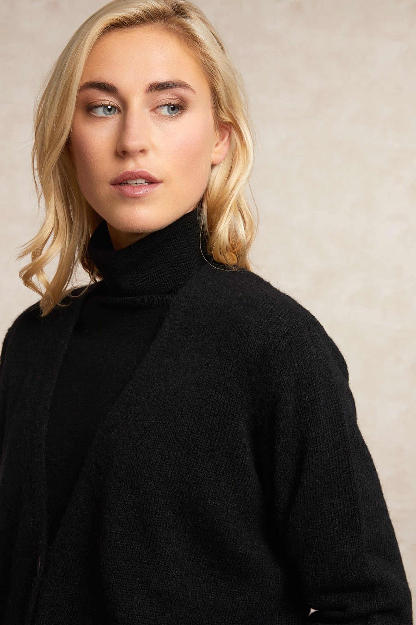BUTTONED ALPACA V-NECK CARDIGAN BLACK 4