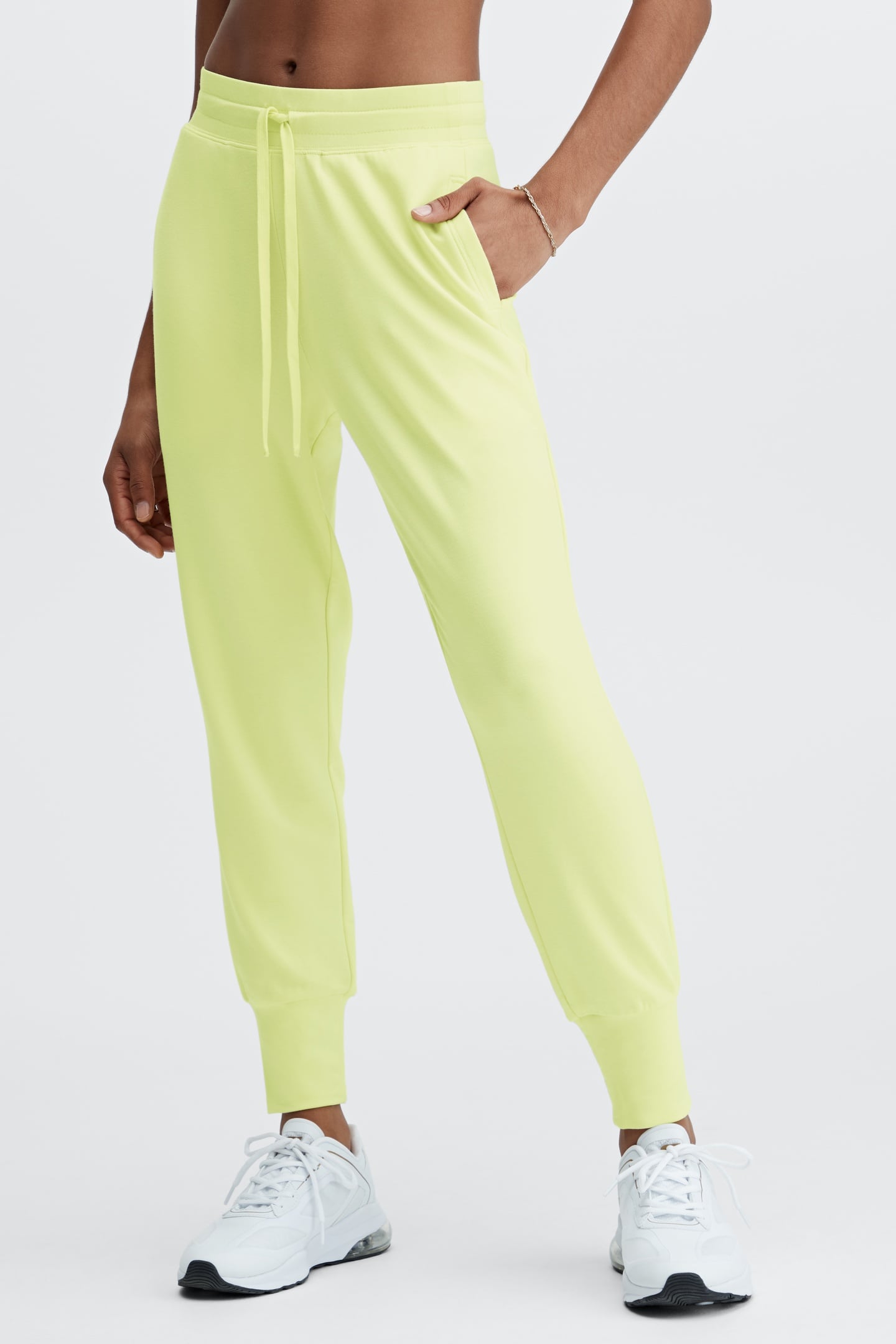 LUXE JOGGER LEMON CRÈME 1