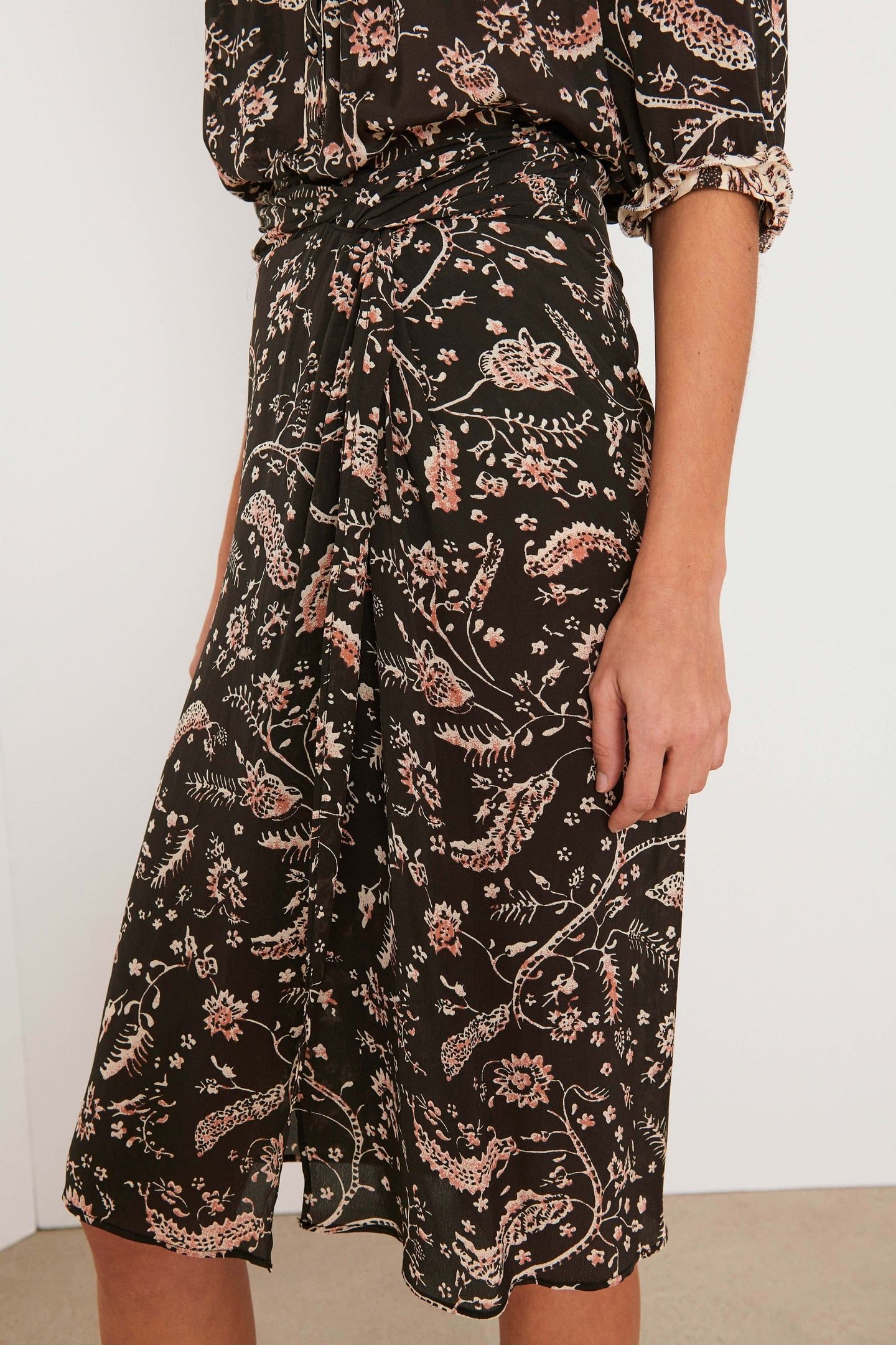 MID-LENGTH SKIRT CARBONE 3