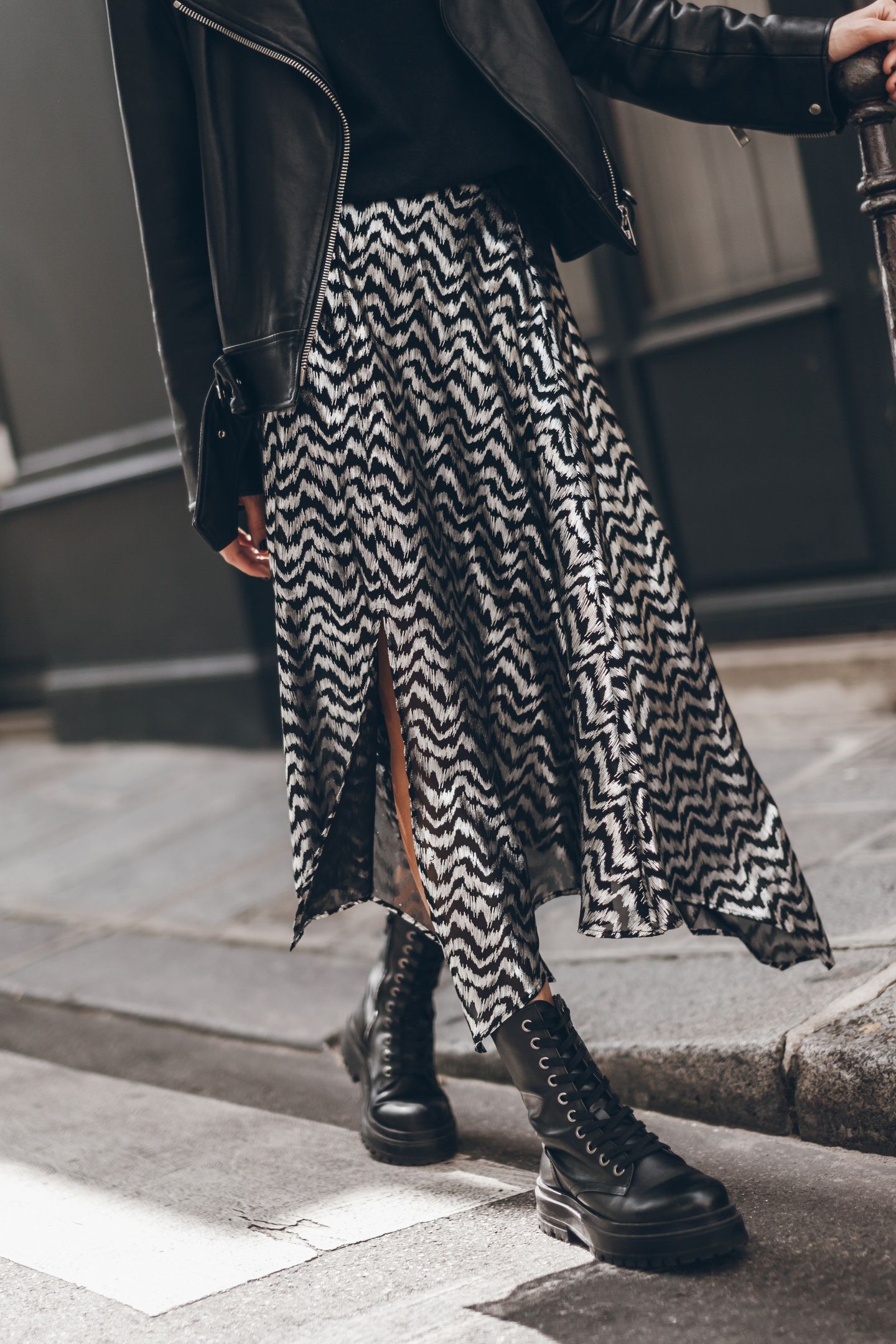 THE METALLIC CHILL SKIRT BLACK 2