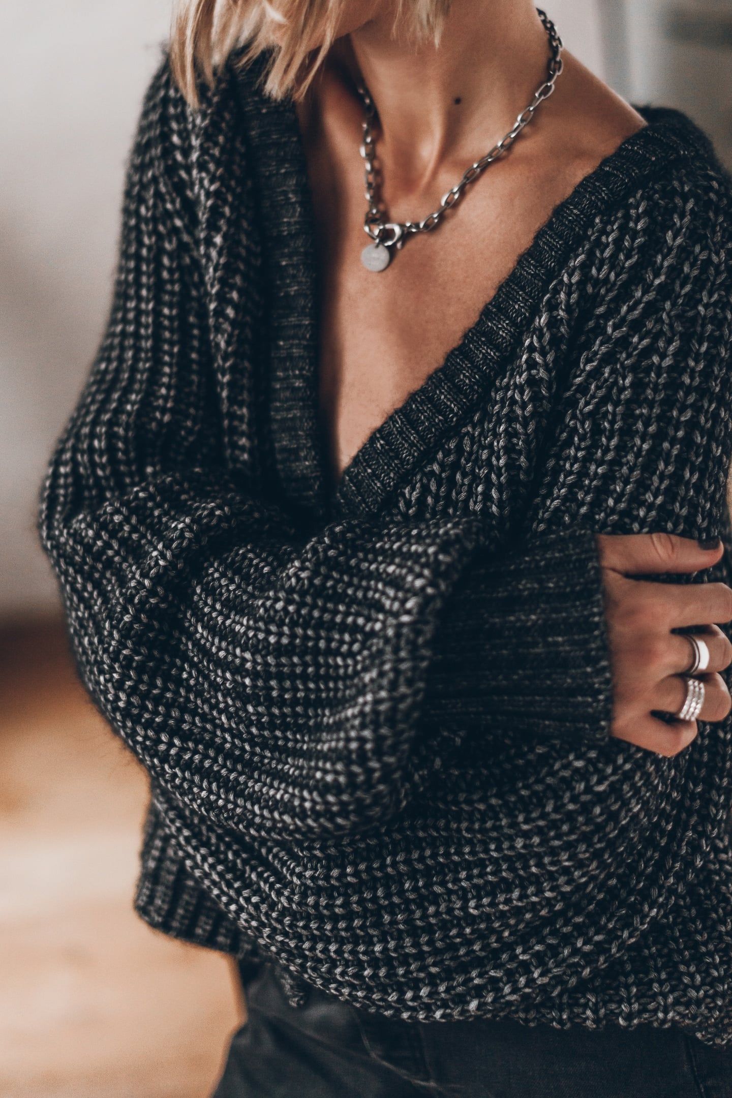 THE DARK SHORT KNITTED CARDIGAN BLACK 1