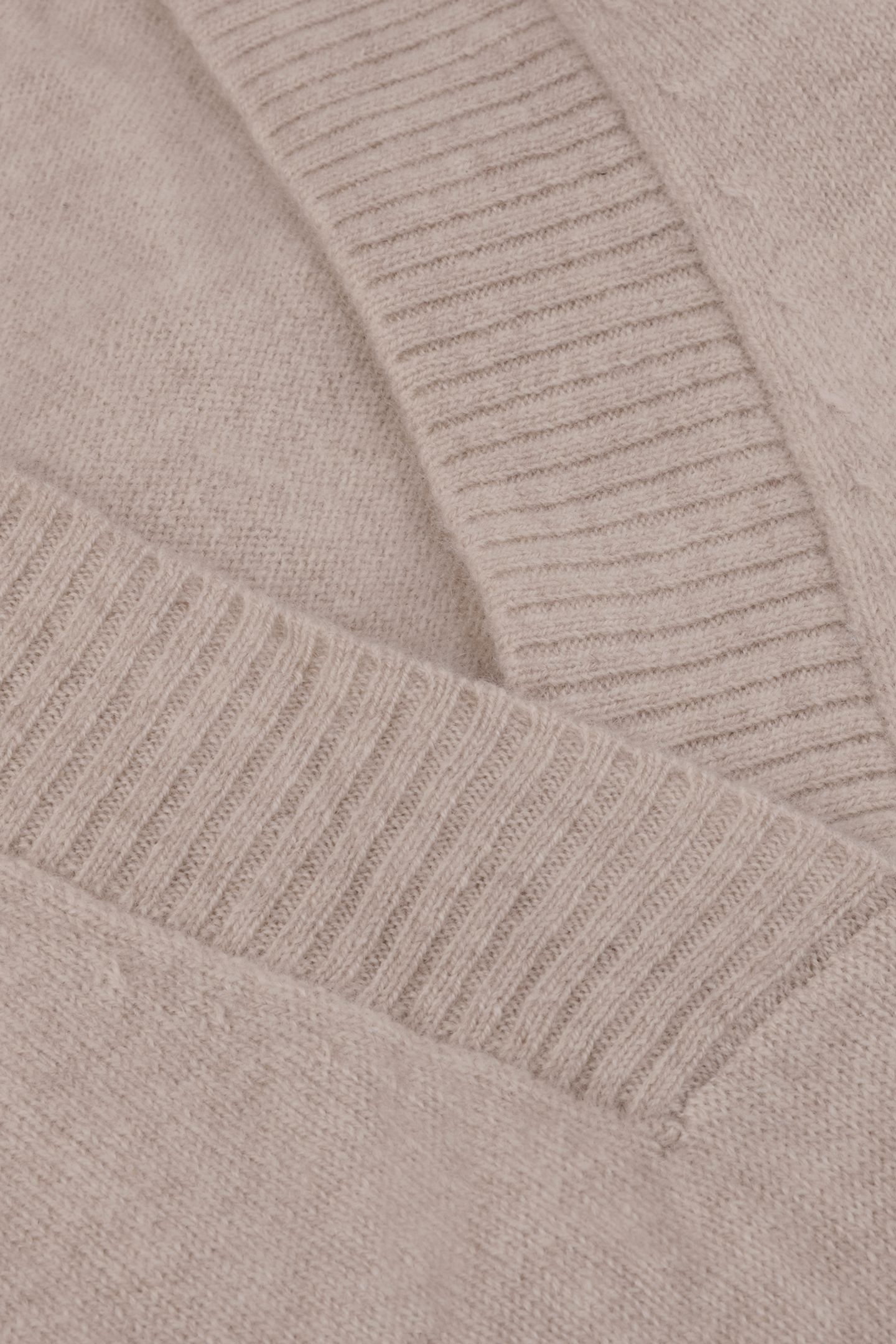 DUVET, V-NECK BEIGE 4