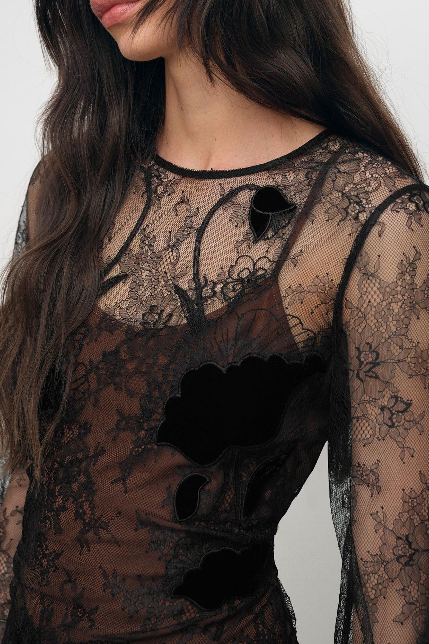 LACE DETAIL MIDI DRESS BLACK 4