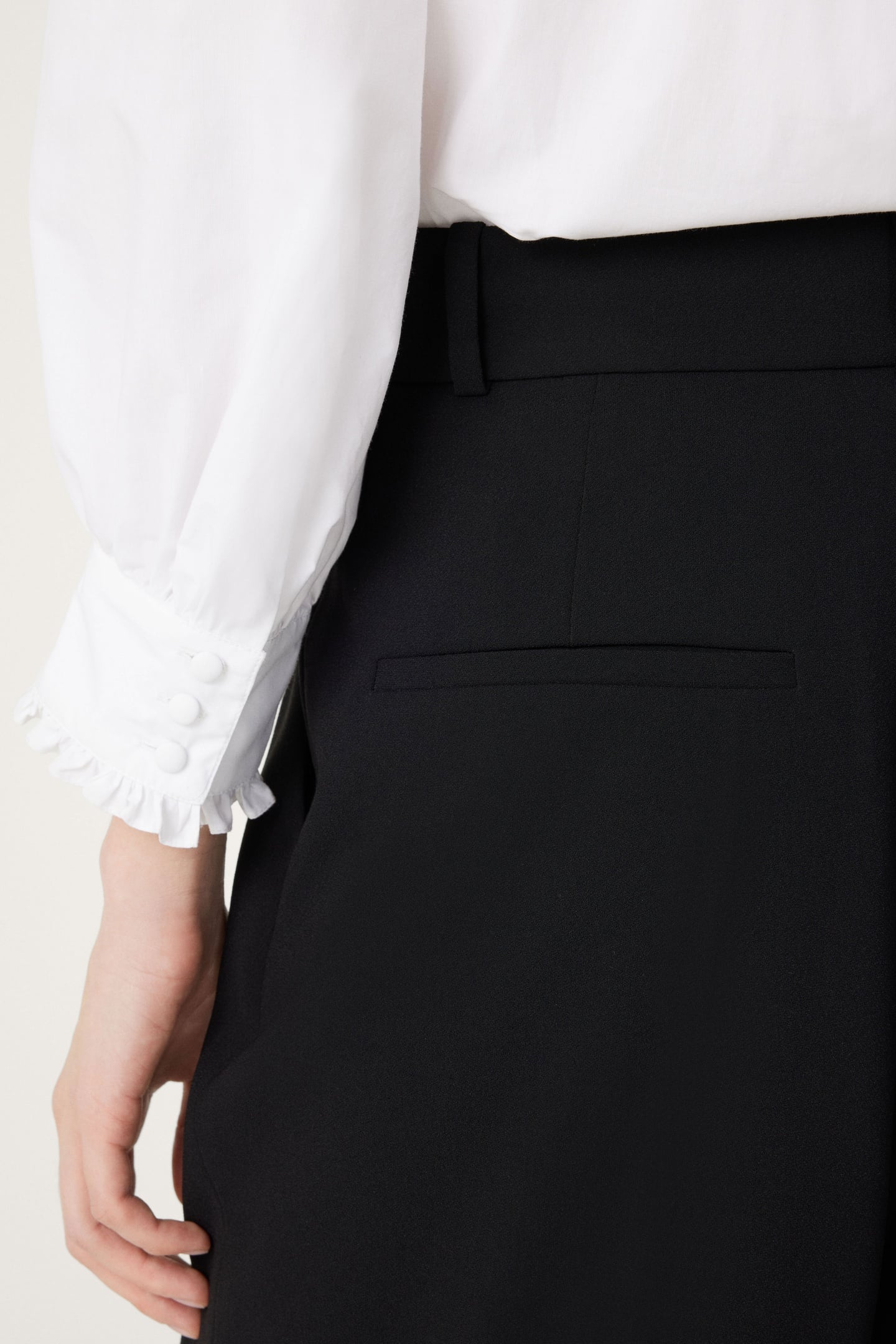 BERMUDA SHORT BLACK 7