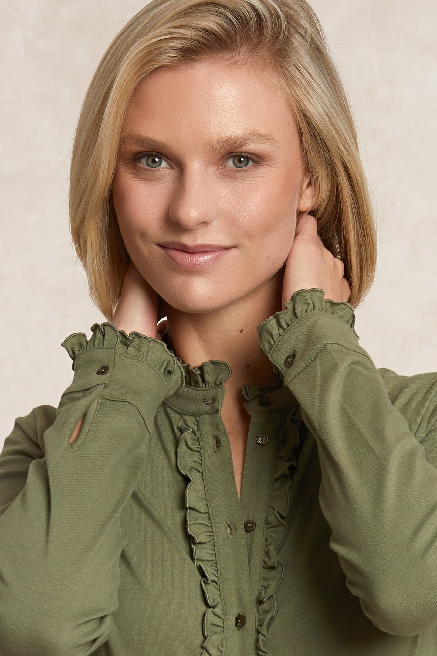 CLASSIC BUTTONED MOCK NECK T-SHIRT MOSS GREEN 4