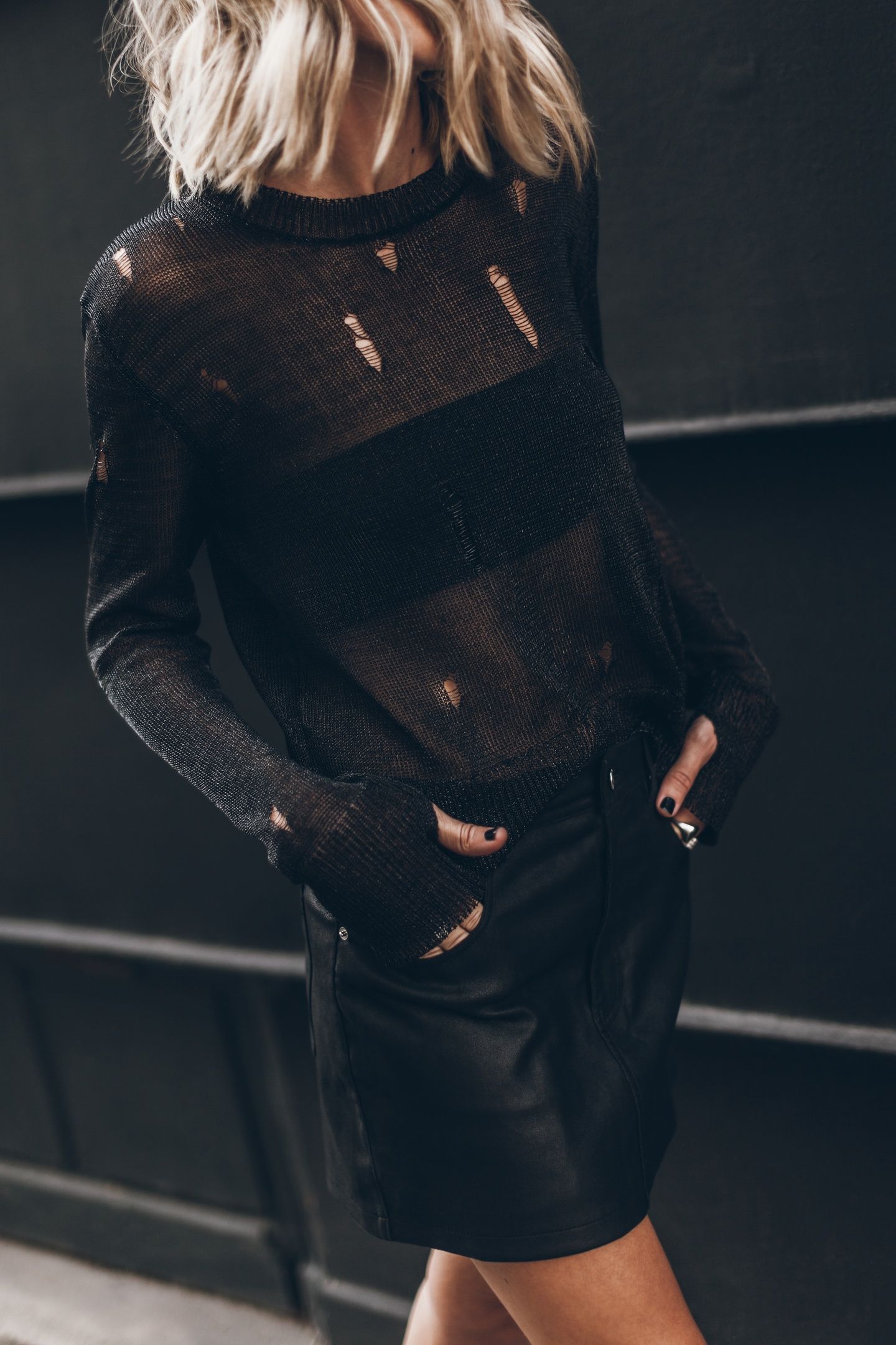 THE BLACK METALLIC DISTRESSED KNITTED SWEATER BLACK 2