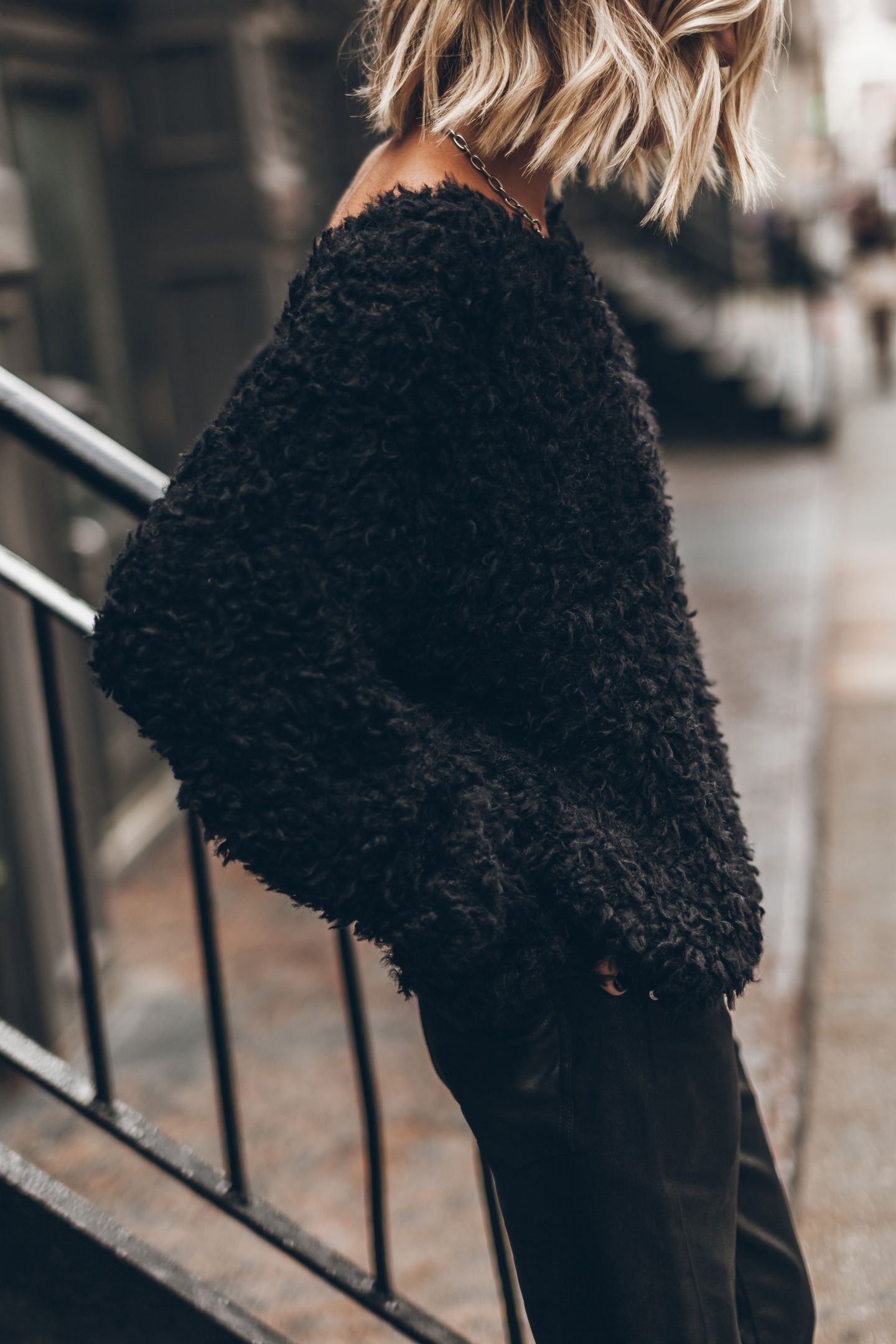 THE BLACK SHERPA CROPPED KNITTED SWEATER BLACK 2