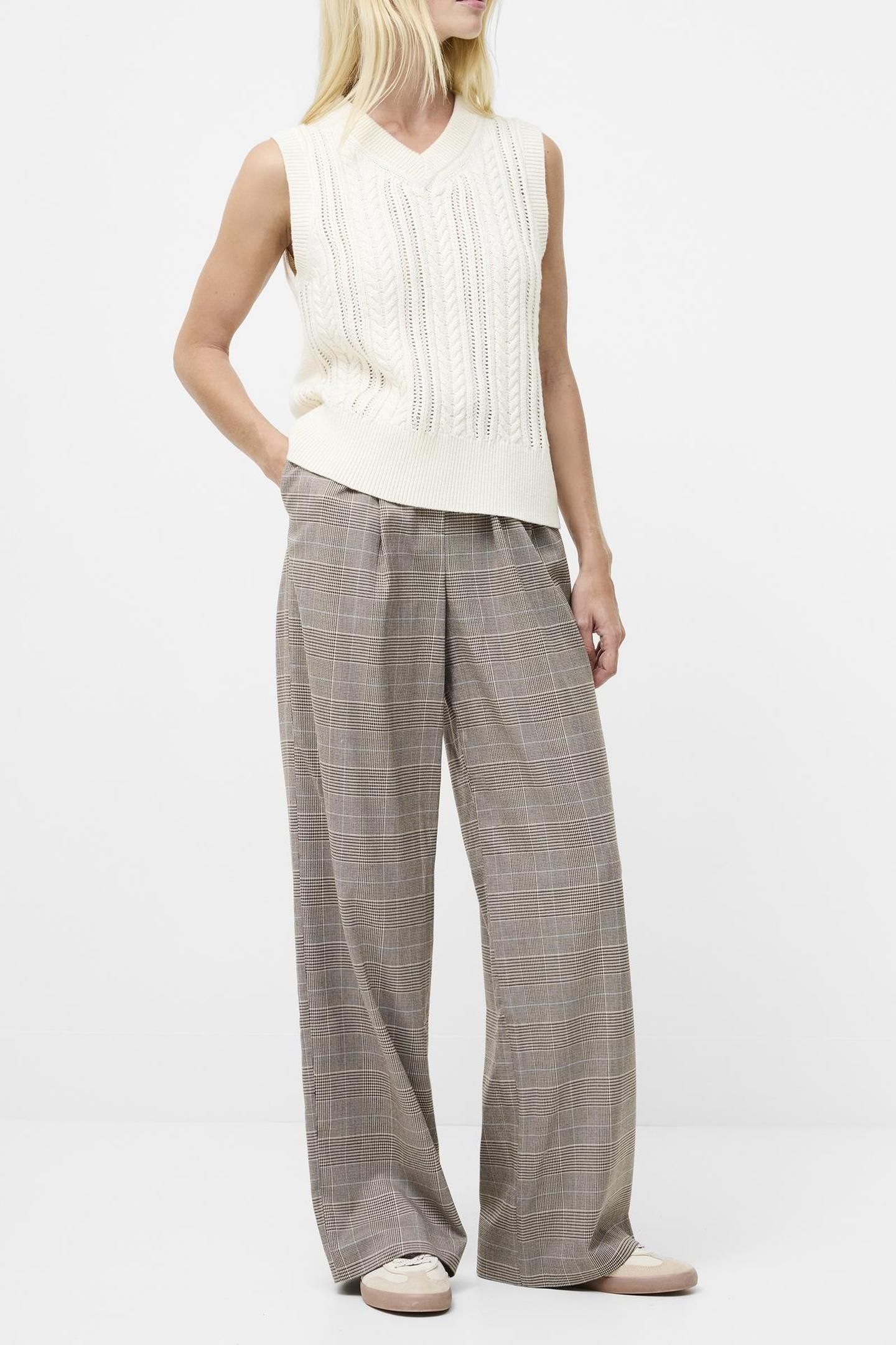 GLINDA CABLE KNIT VEST PORCELAIN CREAM 3