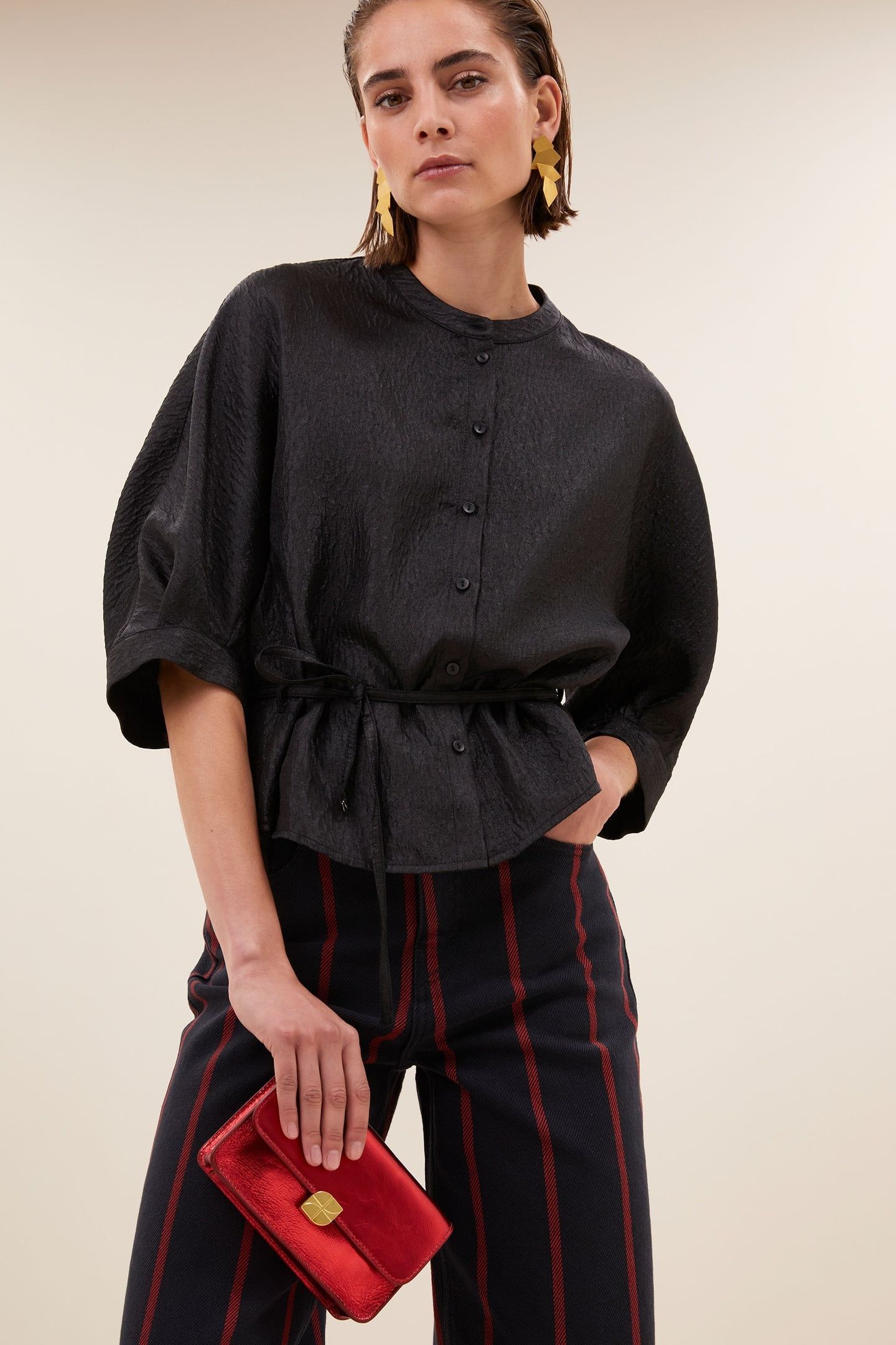 CHRISTI BUBBLE BLOUSE BLACK 2