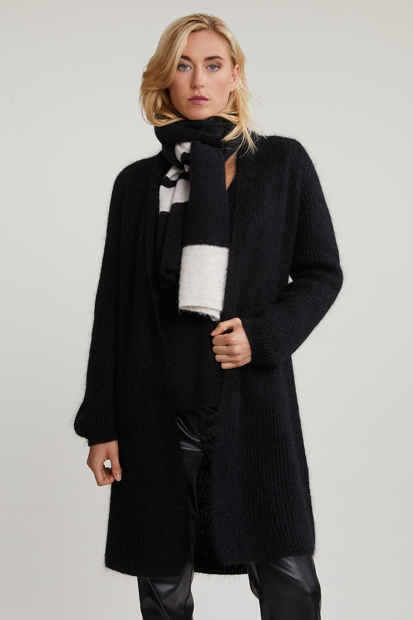 LONG CARDIGAN LONG SLEEVES BLACK 4