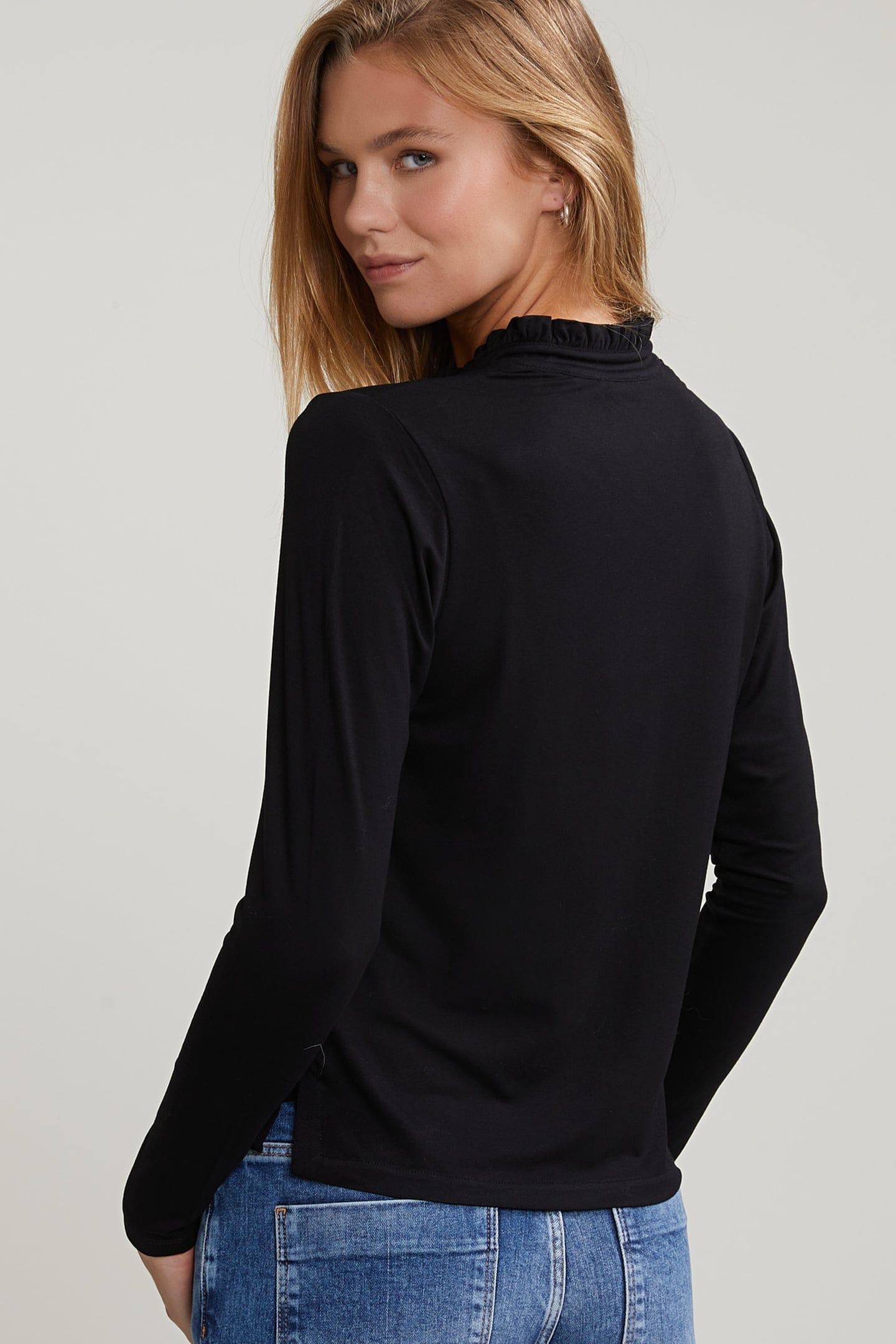 T-SHIRT RUFFLE COLLAR BLACK 2