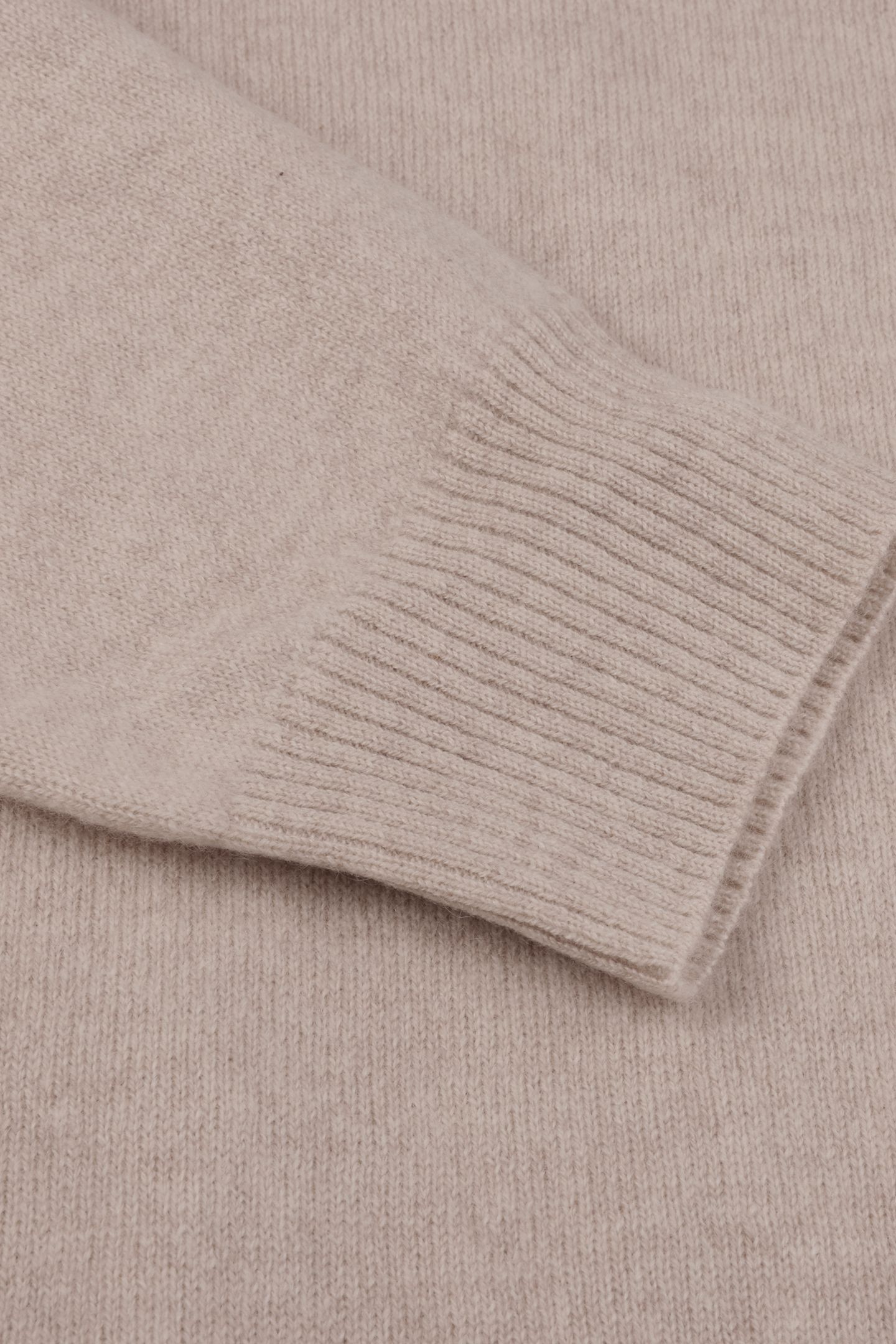 DUVET, V-NECK BEIGE 3