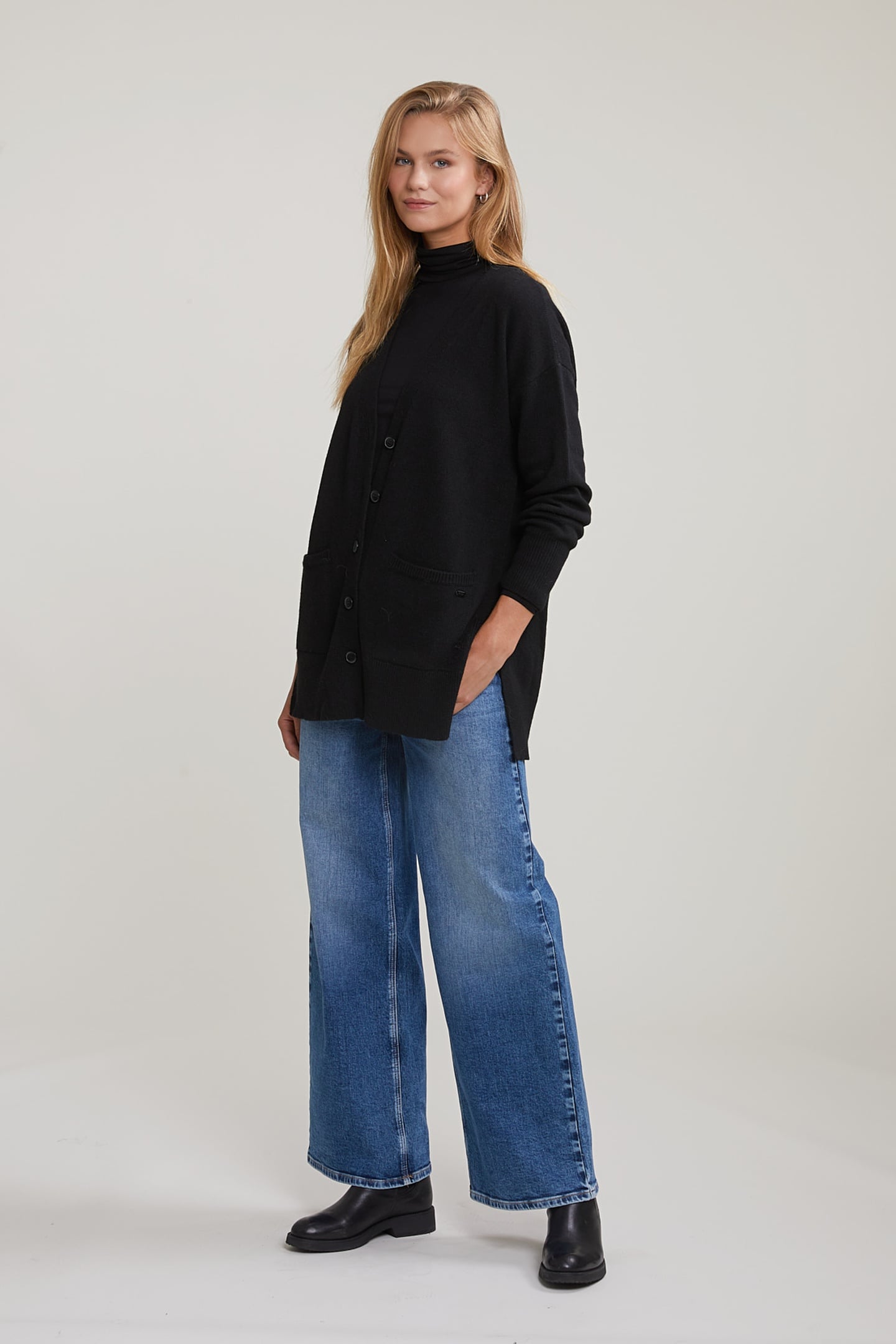 BASIC ROLL NECK T-SHIRT BLACK 1