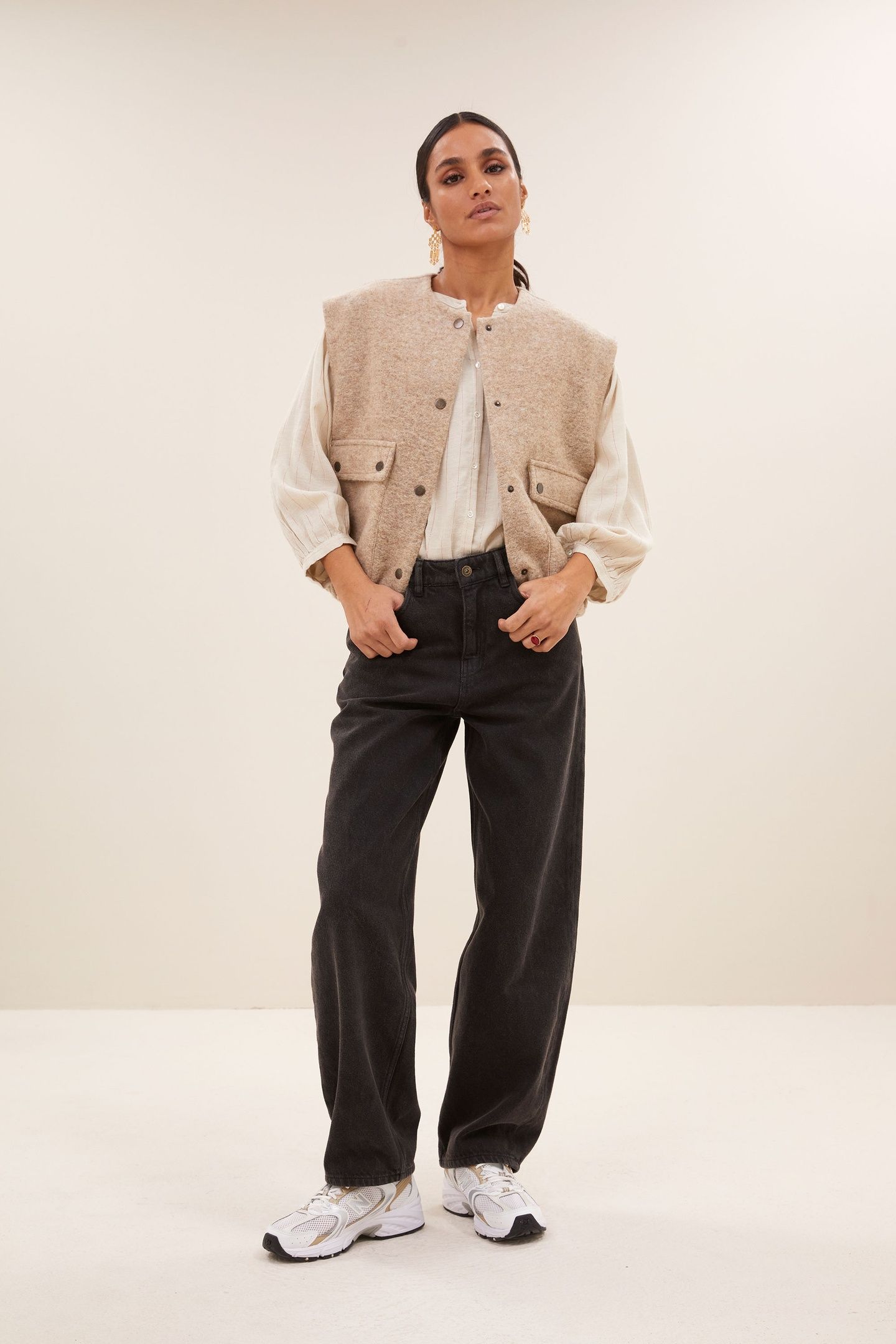 MAGGIE SLEEVELESS JACKET DARK SAND 1