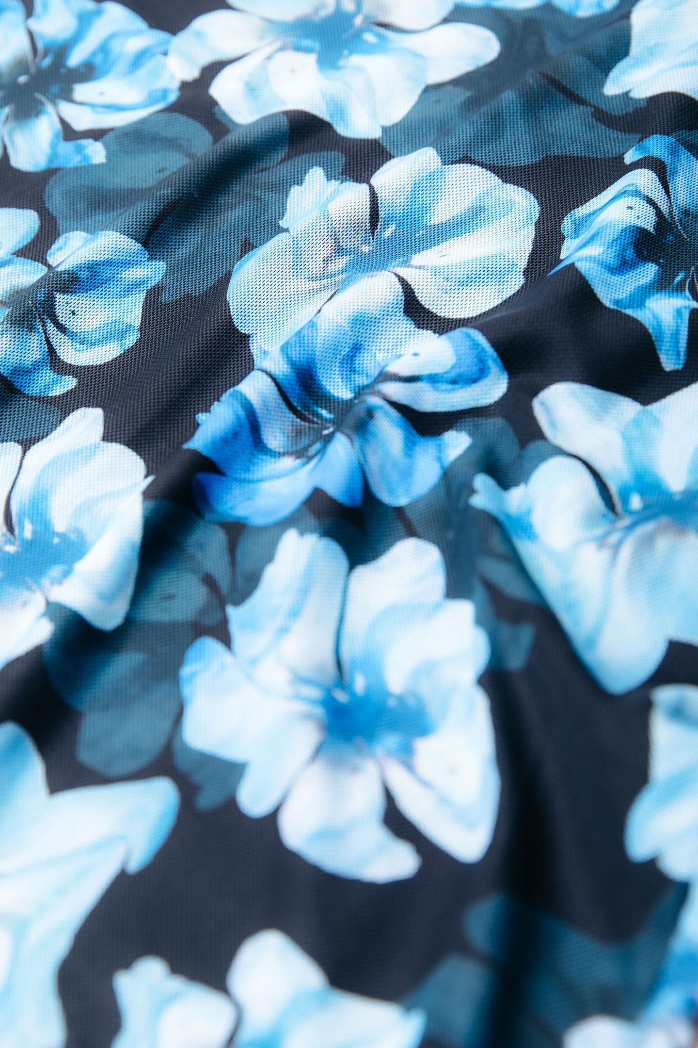 NEYO FLOWER MESH TURTLENECK TOP BLUE 3